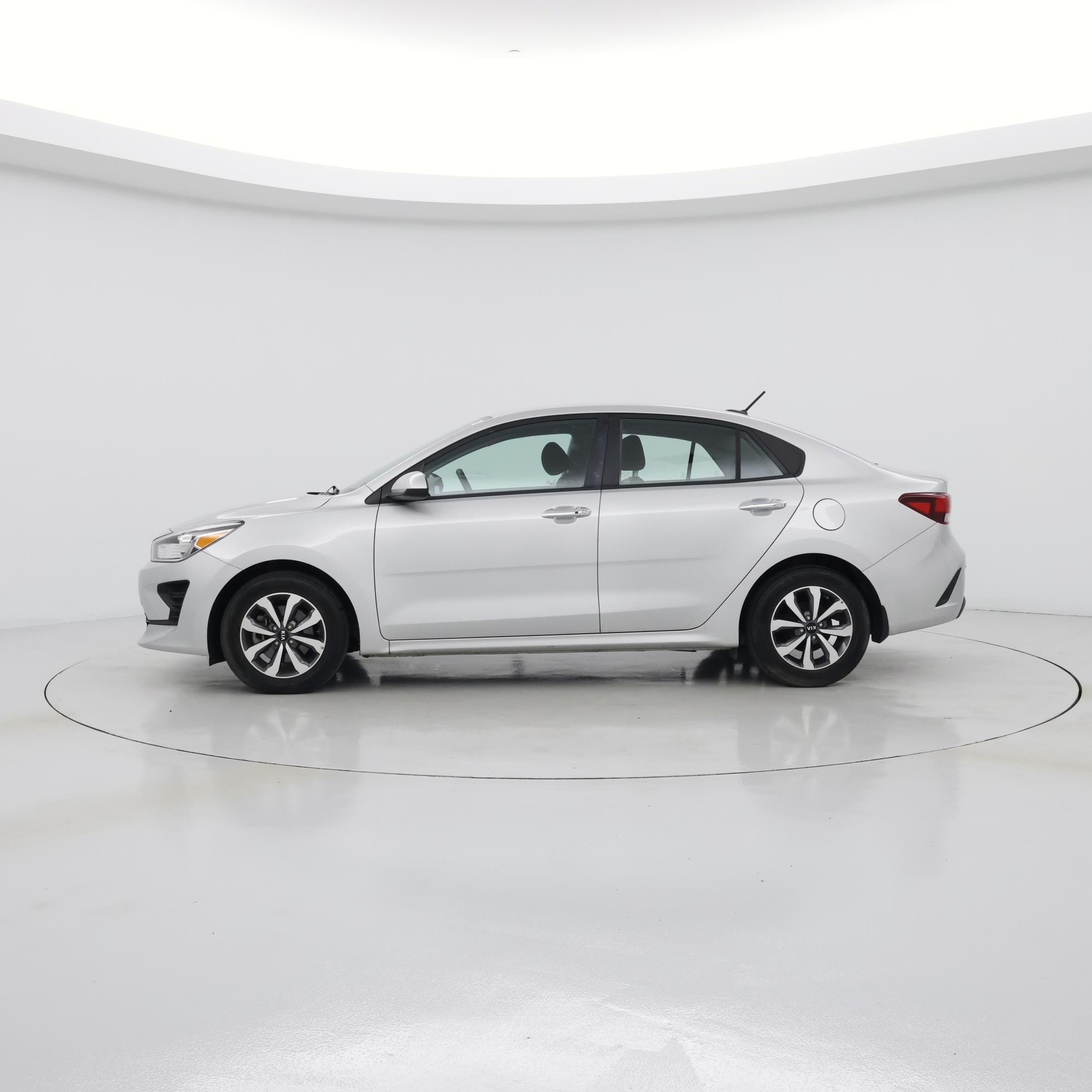 Thumbnail: 2021 Kia Rio - 3