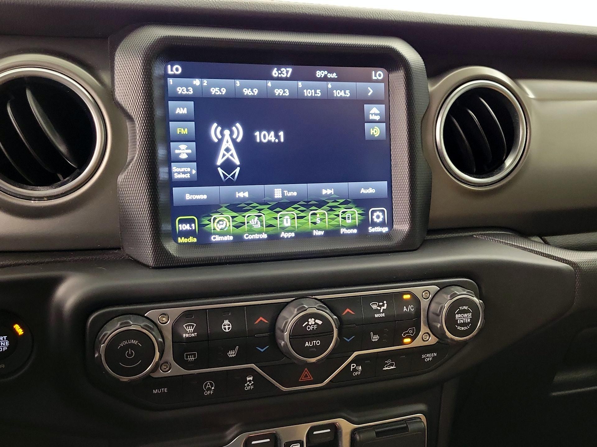 Thumbnail: 2021 Jeep Gladiator - 16