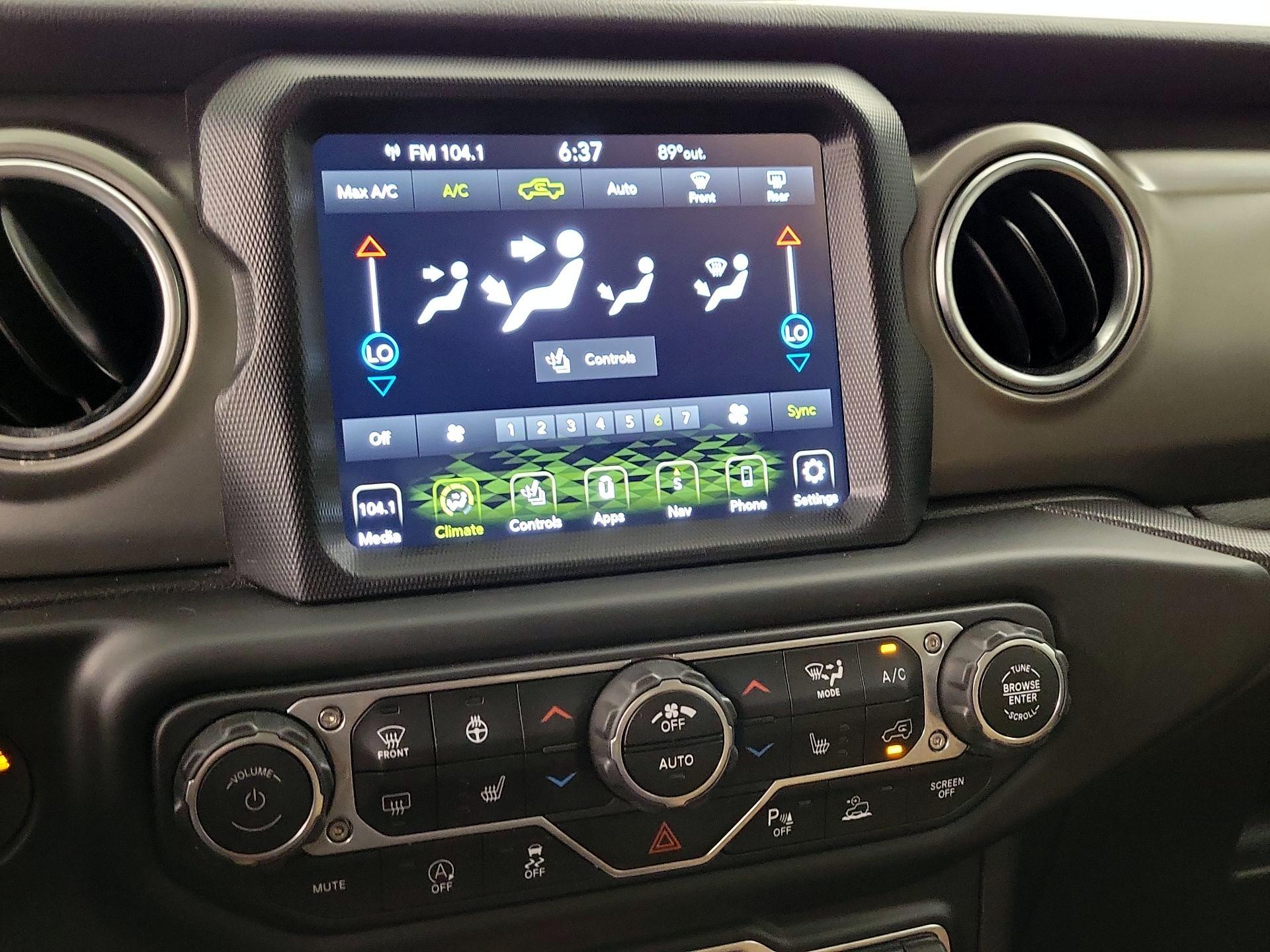 Thumbnail: 2021 Jeep Gladiator - 17