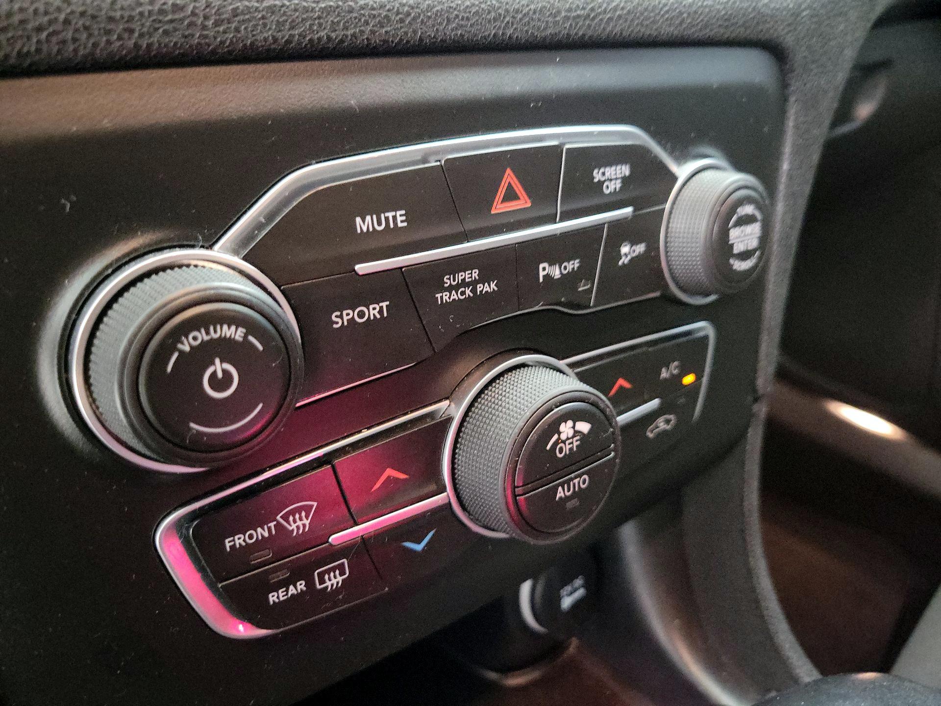 Thumbnail: 2019 Dodge Charger - 16