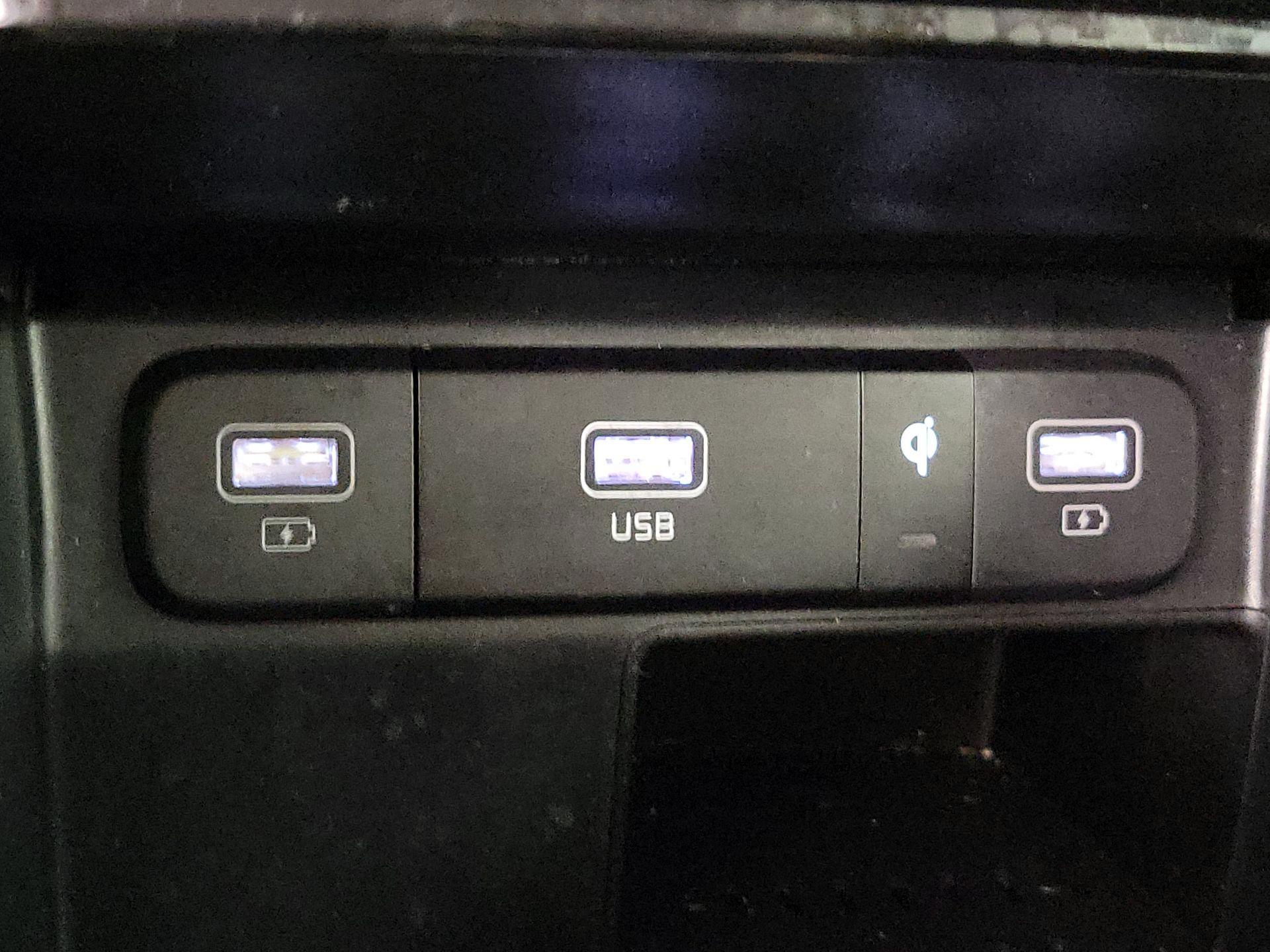 Thumbnail: 2023 Kia Sorento - 19