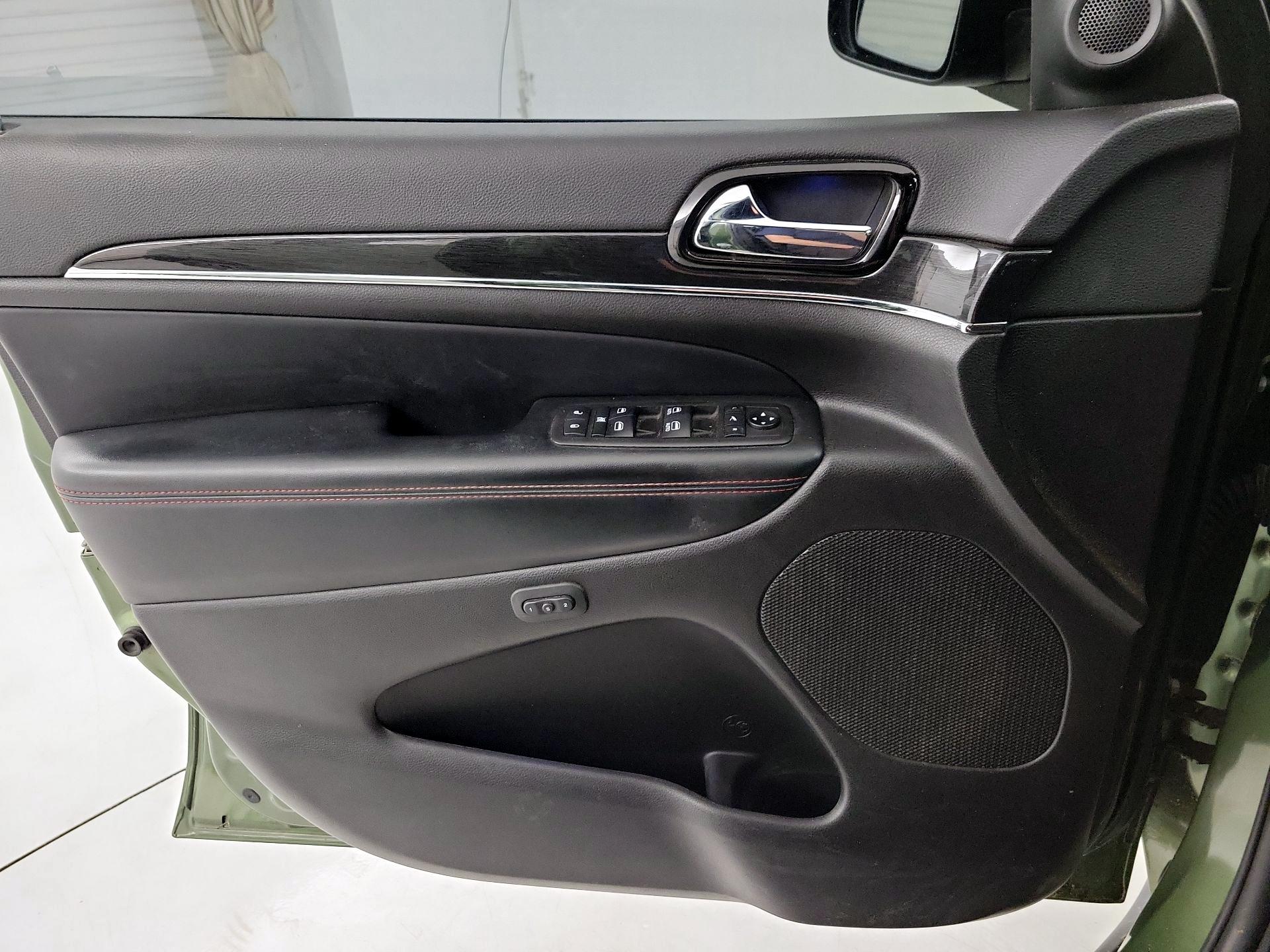 Thumbnail: 2021 Jeep Grand Cherokee - 12