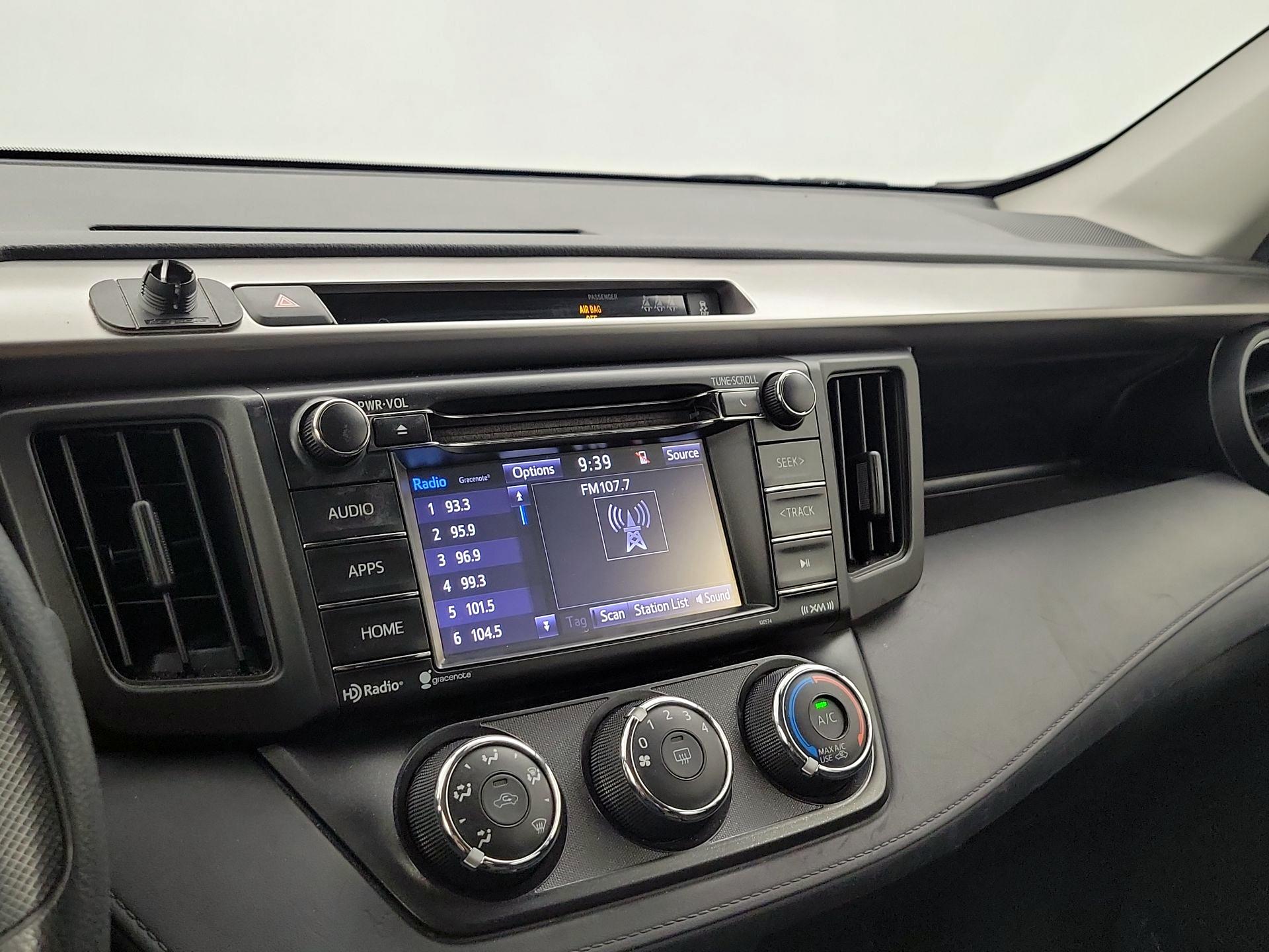 Thumbnail: 2017 Toyota RAV4 - 15