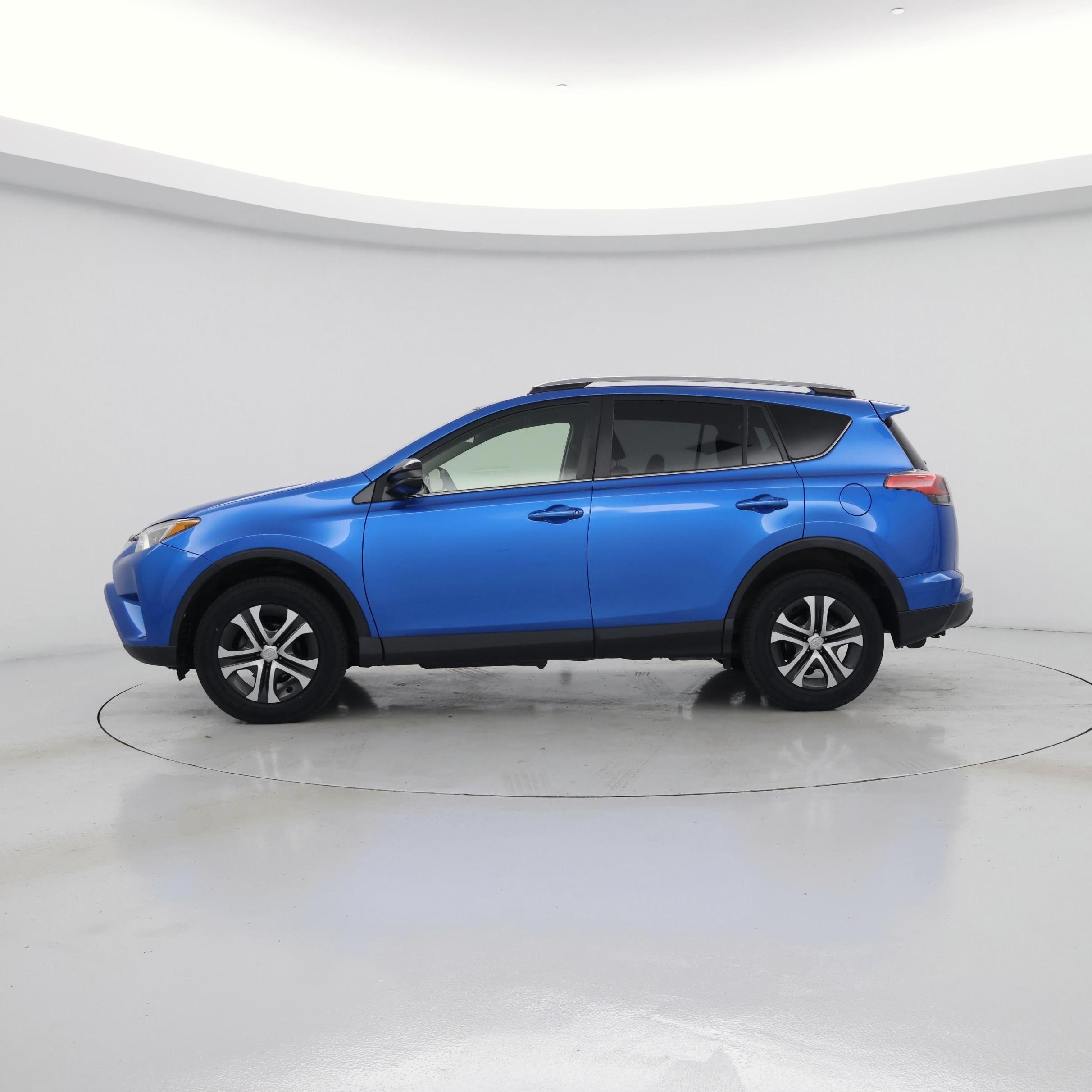 Thumbnail: 2017 Toyota RAV4 - 3