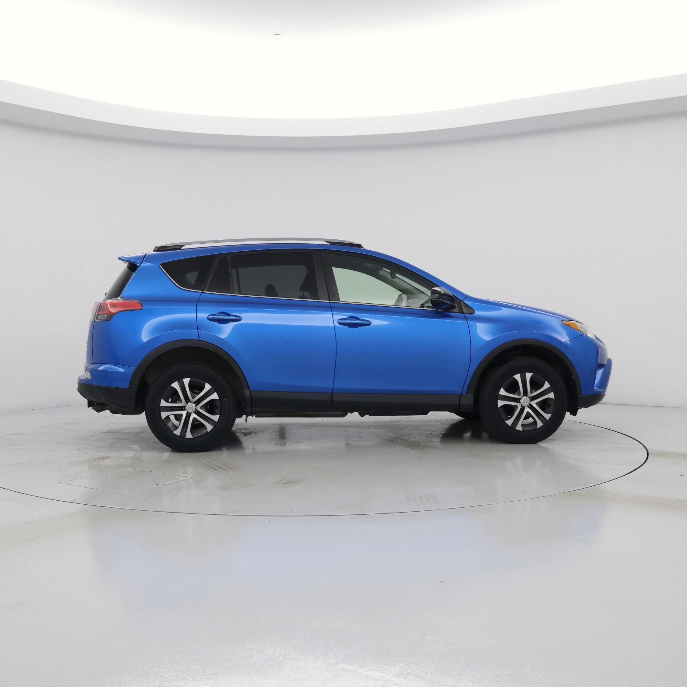 Thumbnail: 2017 Toyota RAV4 - 7