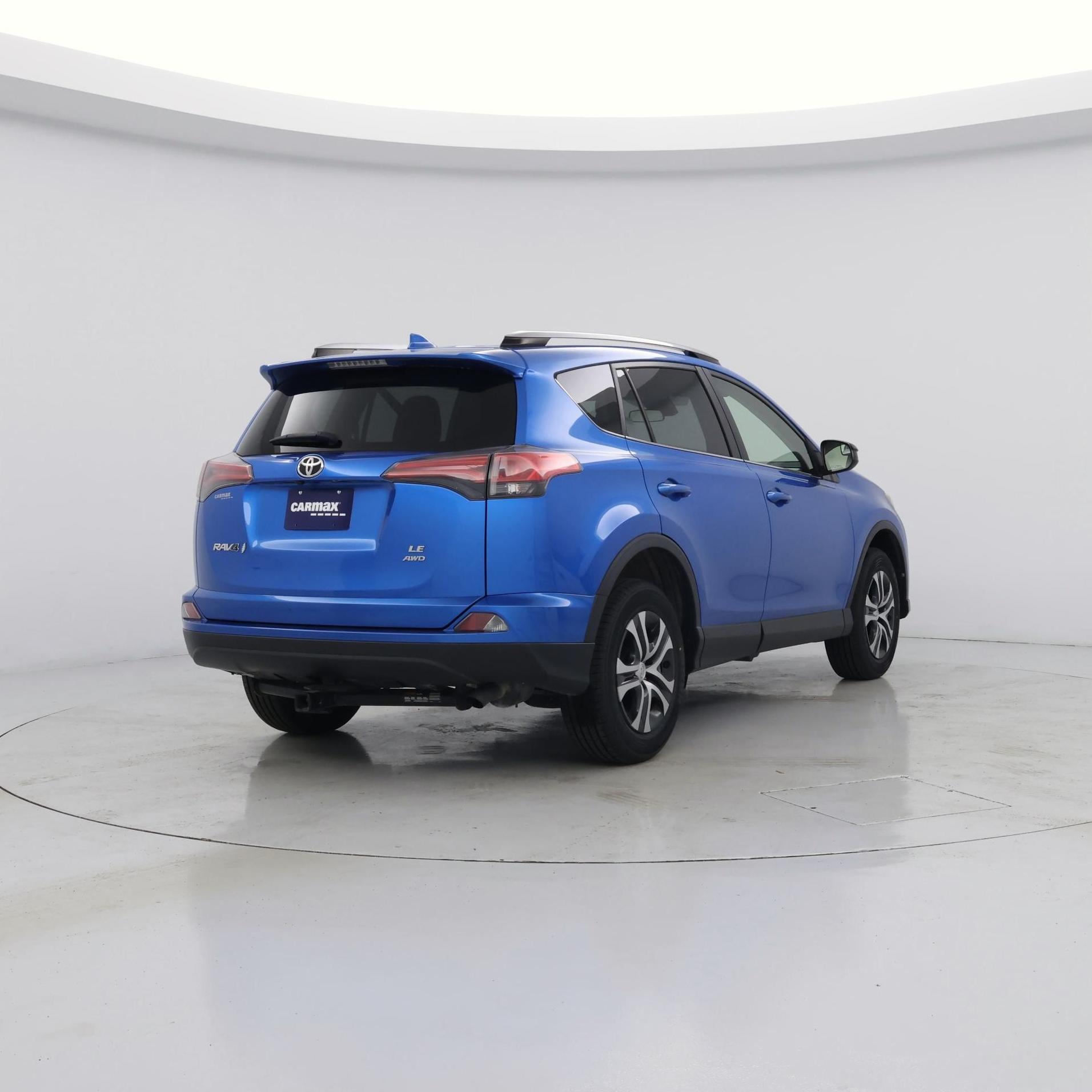 Thumbnail: 2017 Toyota RAV4 - 8