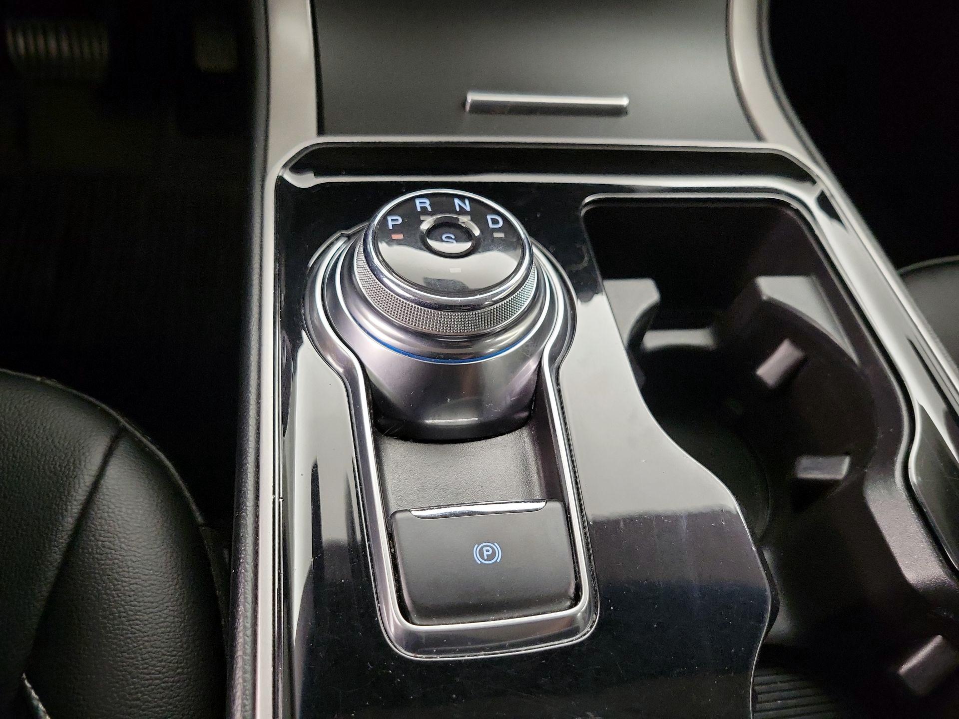 Thumbnail: 2019 Ford Edge - 18