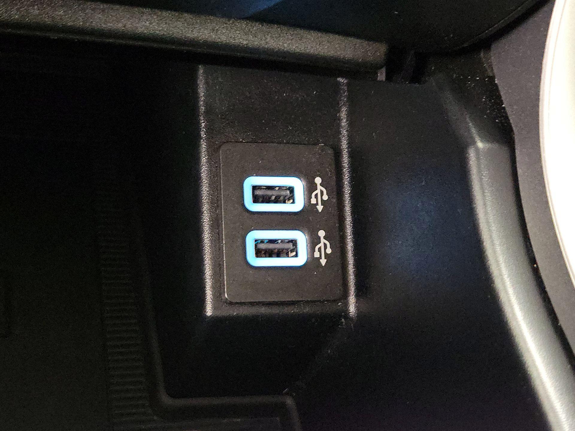 Thumbnail: 2019 Ford Edge - 19