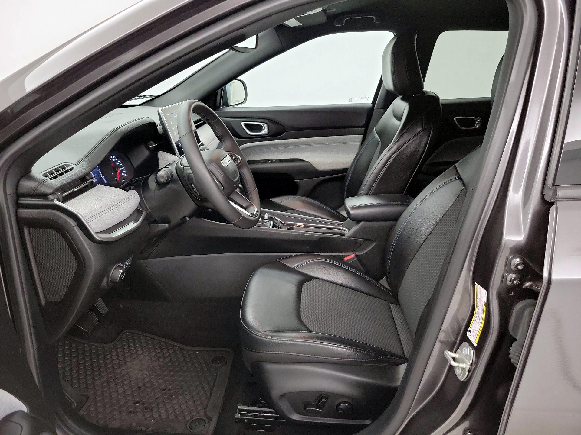 Thumbnail: 2023 Jeep Compass - 11