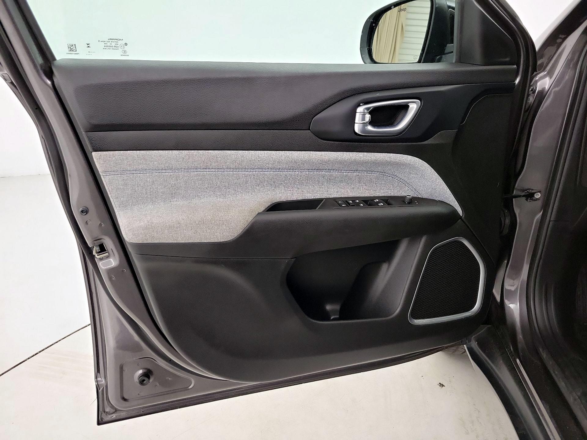 Thumbnail: 2023 Jeep Compass - 12
