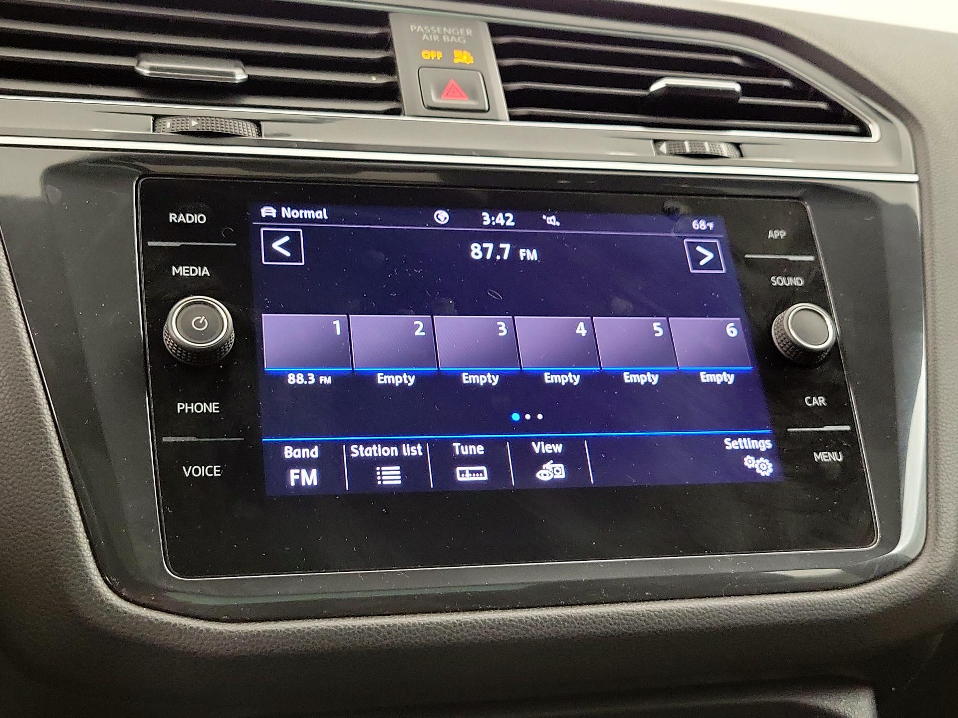 Thumbnail: 2020 Volkswagen Tiguan - 15