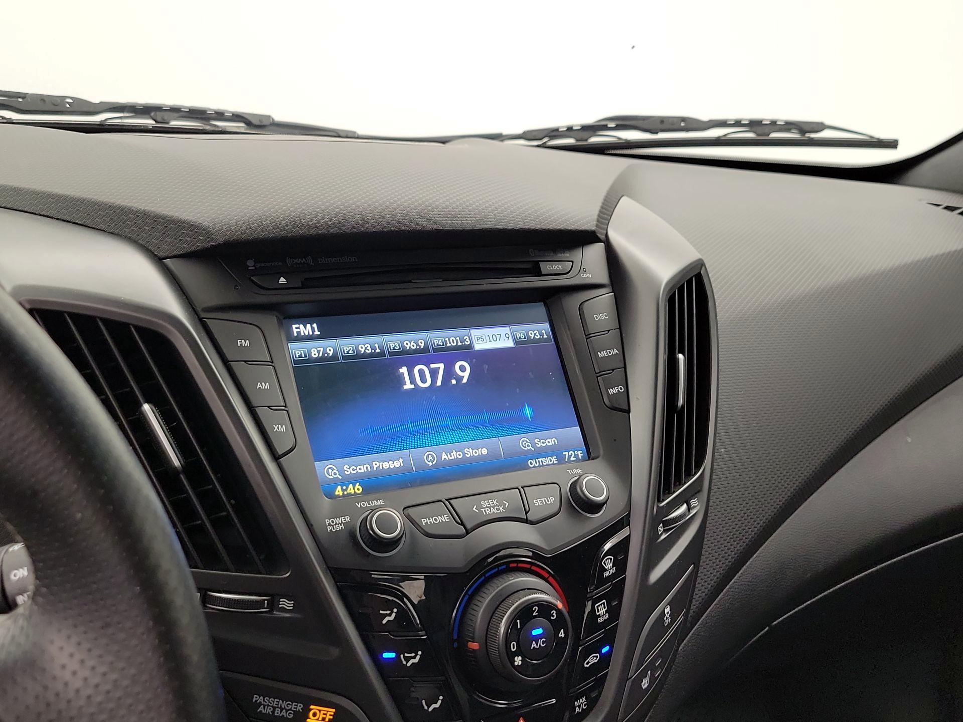Thumbnail: 2016 Hyundai Veloster - 15