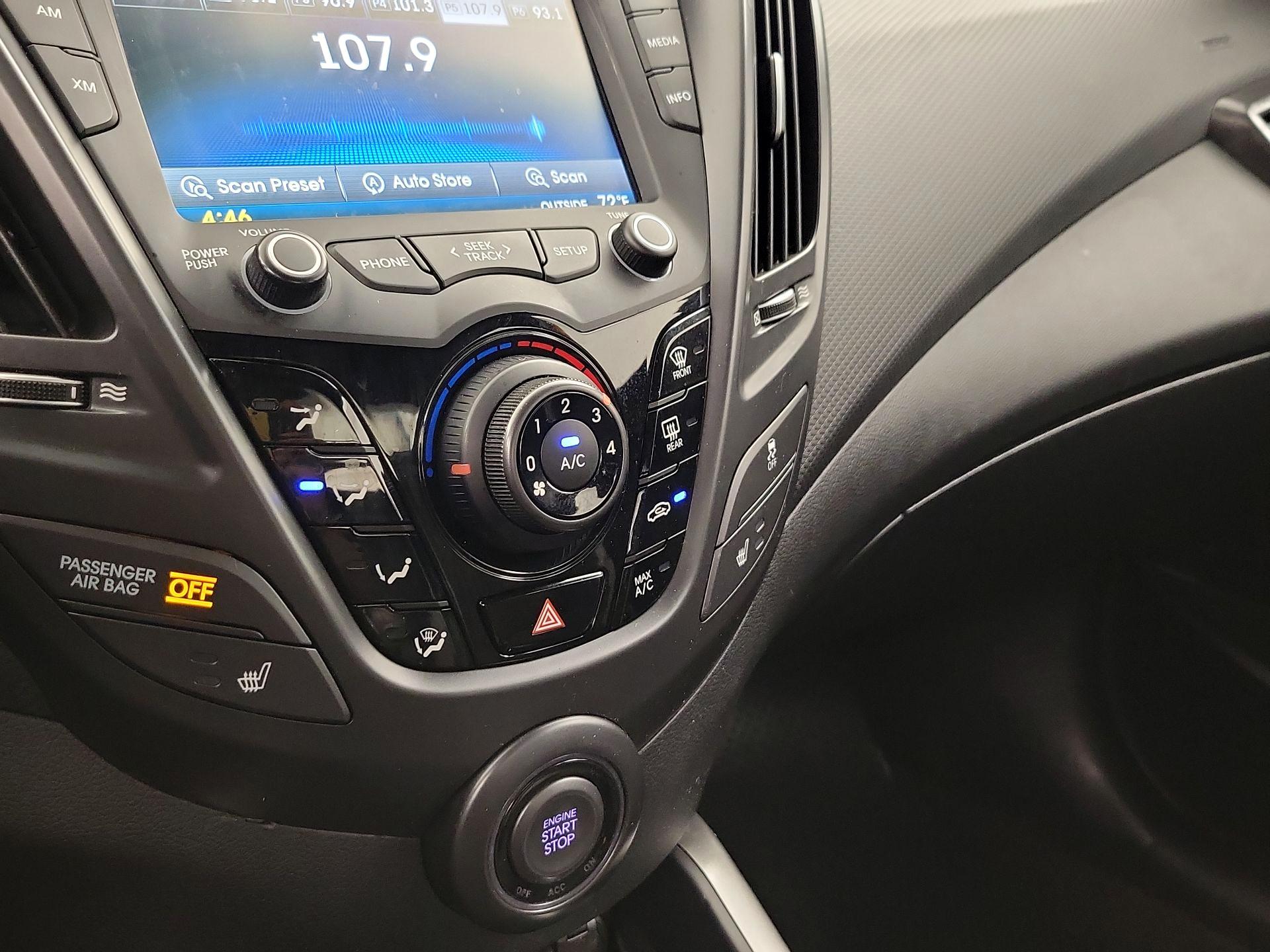 Thumbnail: 2016 Hyundai Veloster - 16
