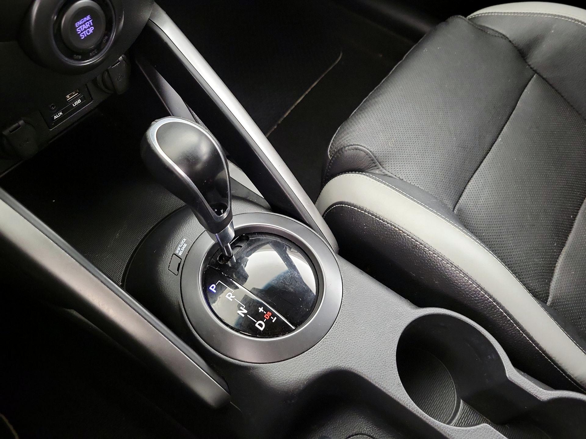 Thumbnail: 2016 Hyundai Veloster - 17