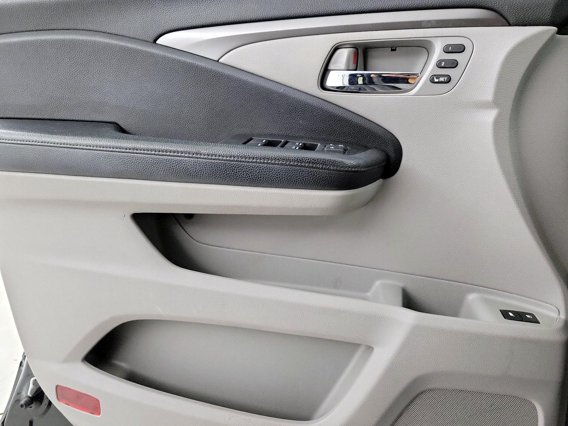 Thumbnail: 2019 Honda Pilot - 12