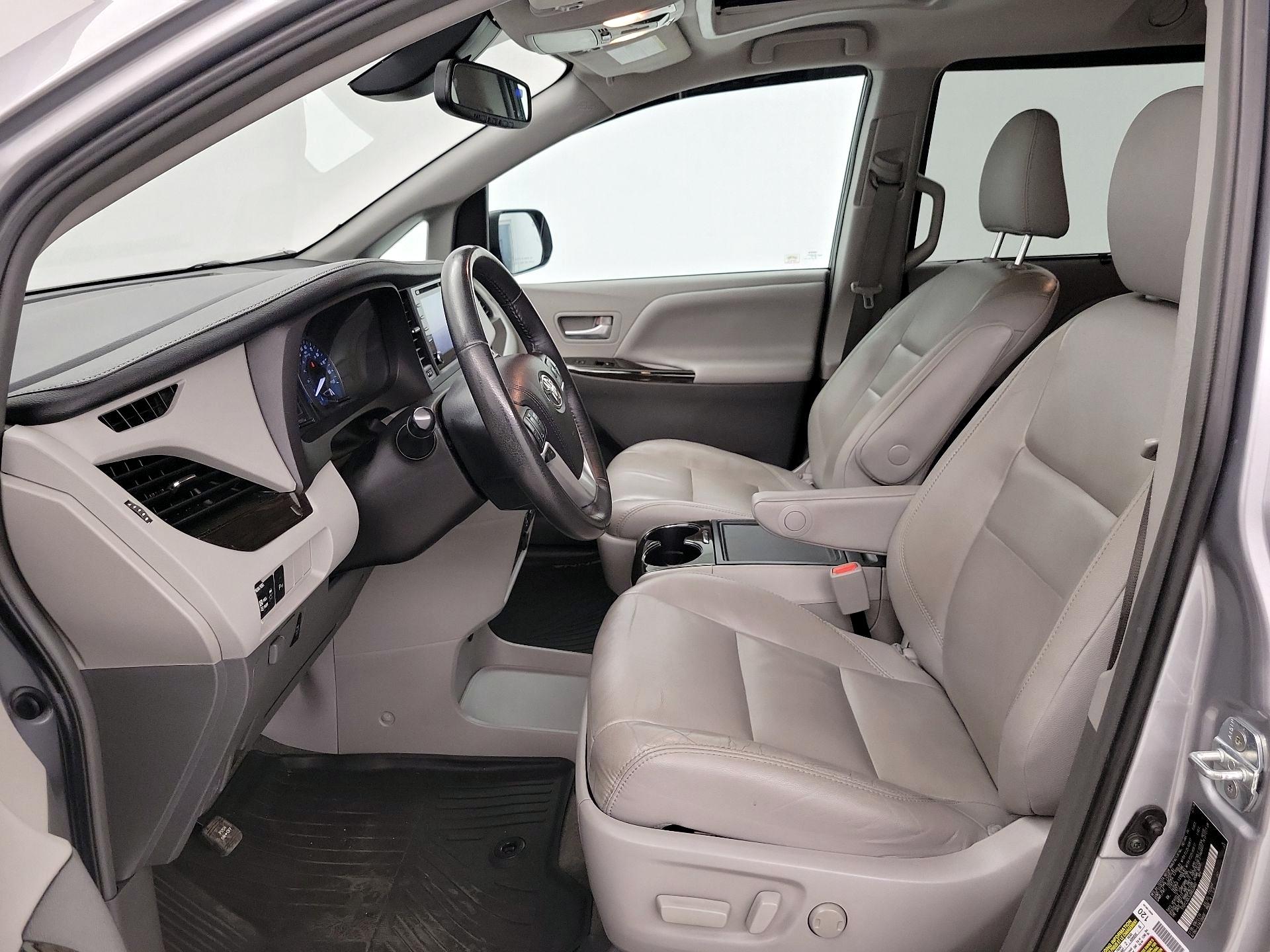 Thumbnail: 2018 Toyota Sienna - 11