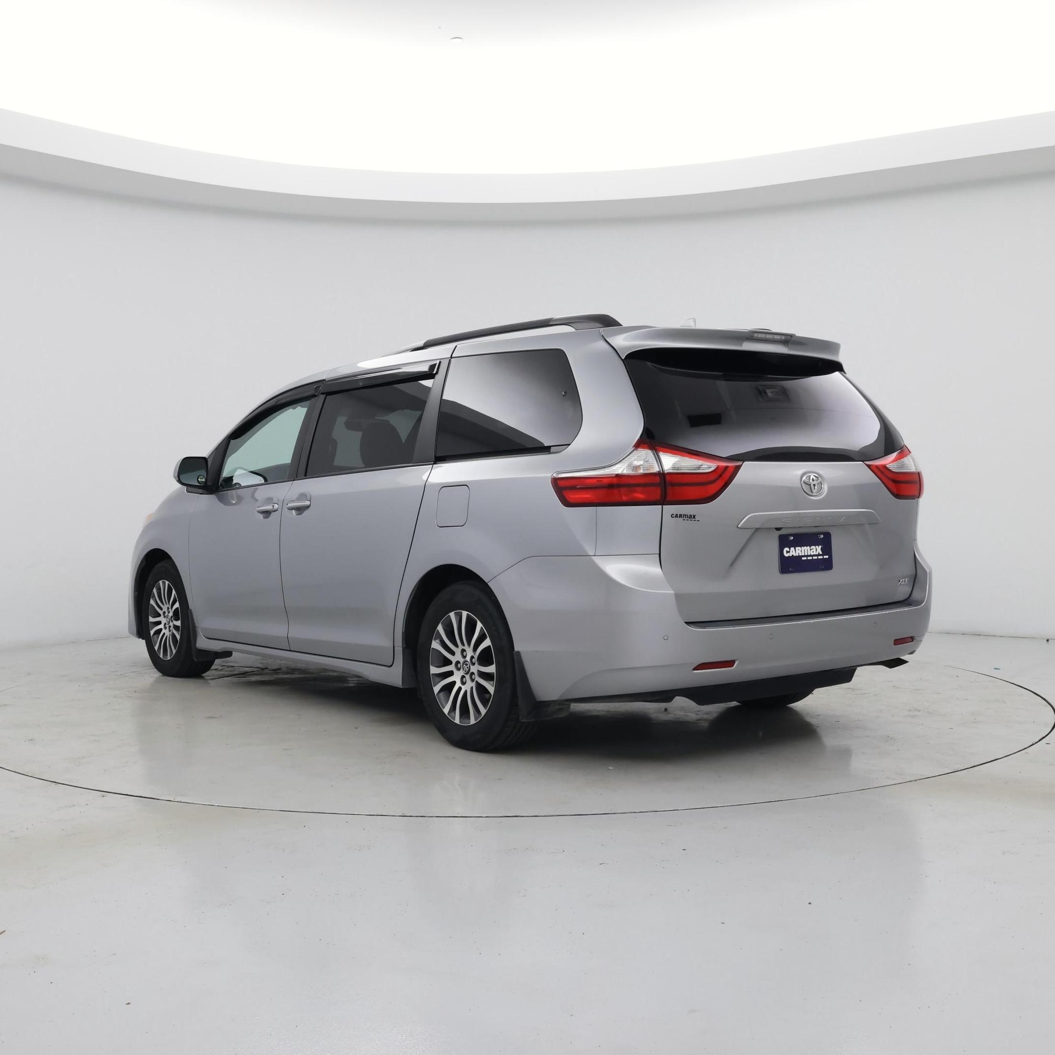 Thumbnail: 2018 Toyota Sienna - 2