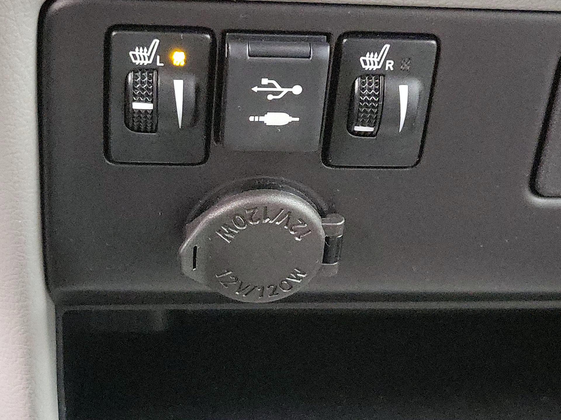 Thumbnail: 2018 Toyota Sienna - 19