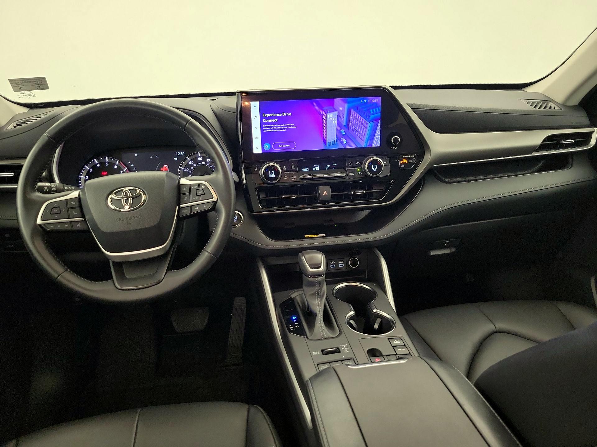 Thumbnail: 2023 Toyota Highlander - 9