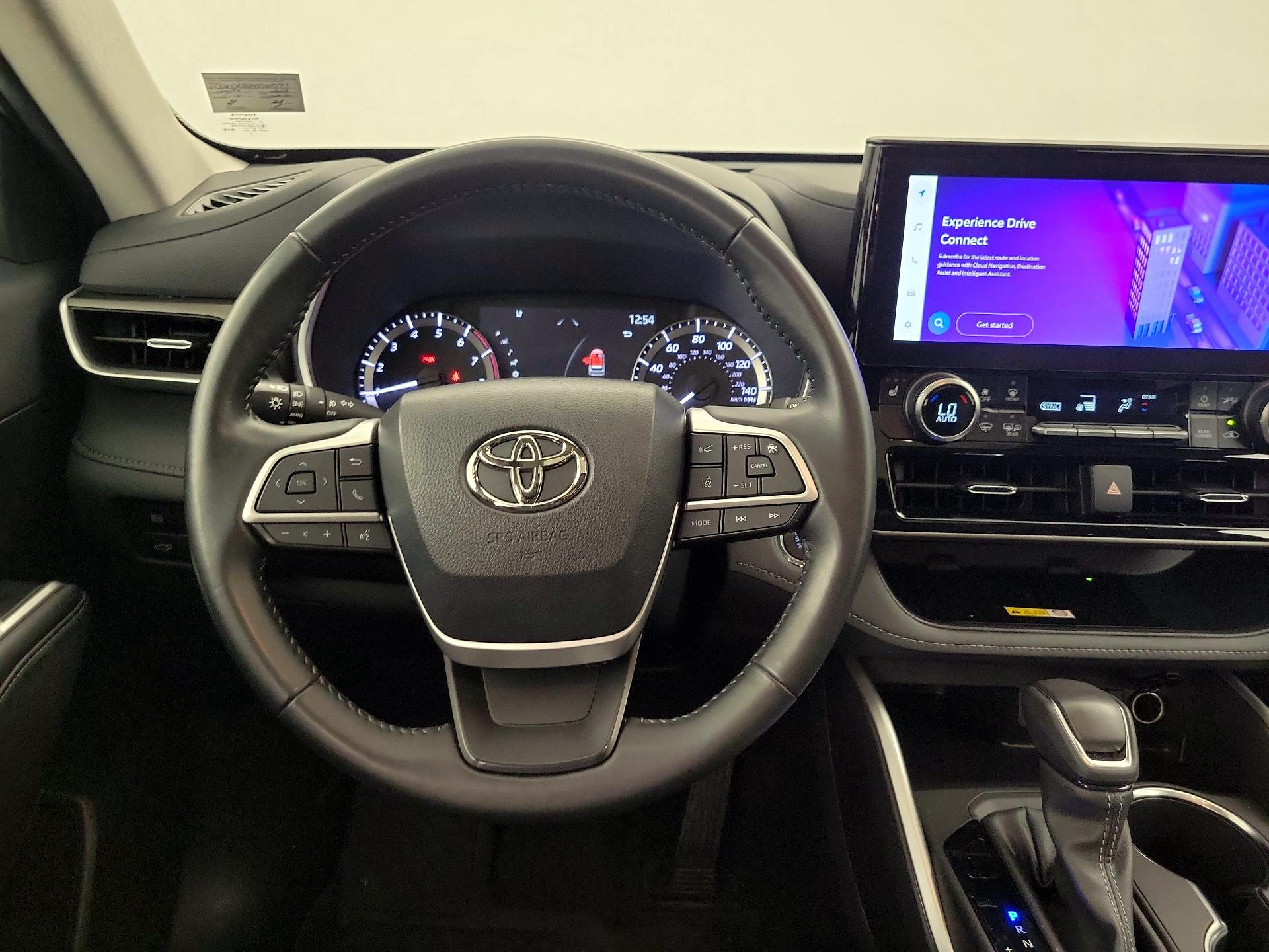Thumbnail: 2023 Toyota Highlander - 10