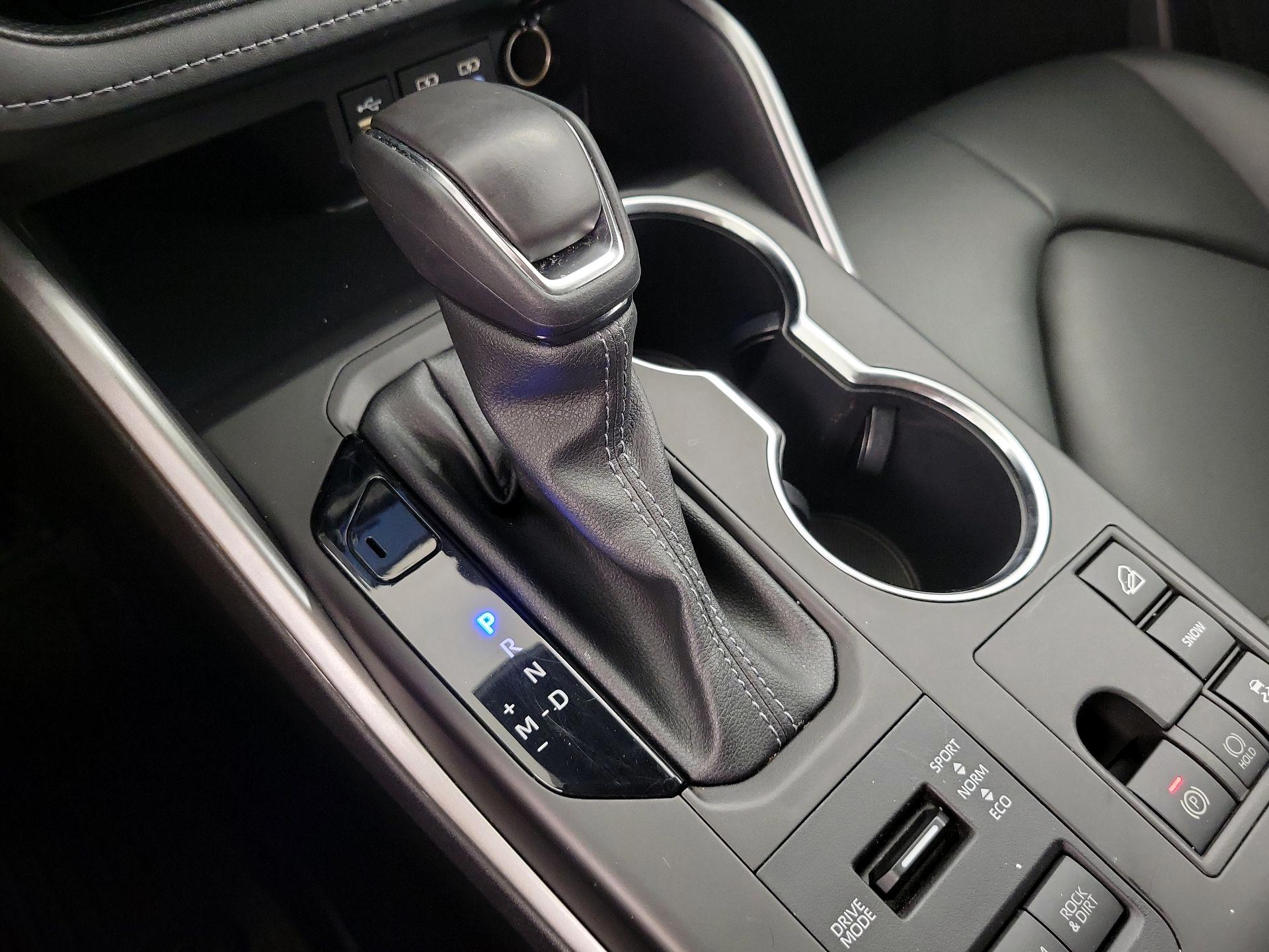 Thumbnail: 2023 Toyota Highlander - 17
