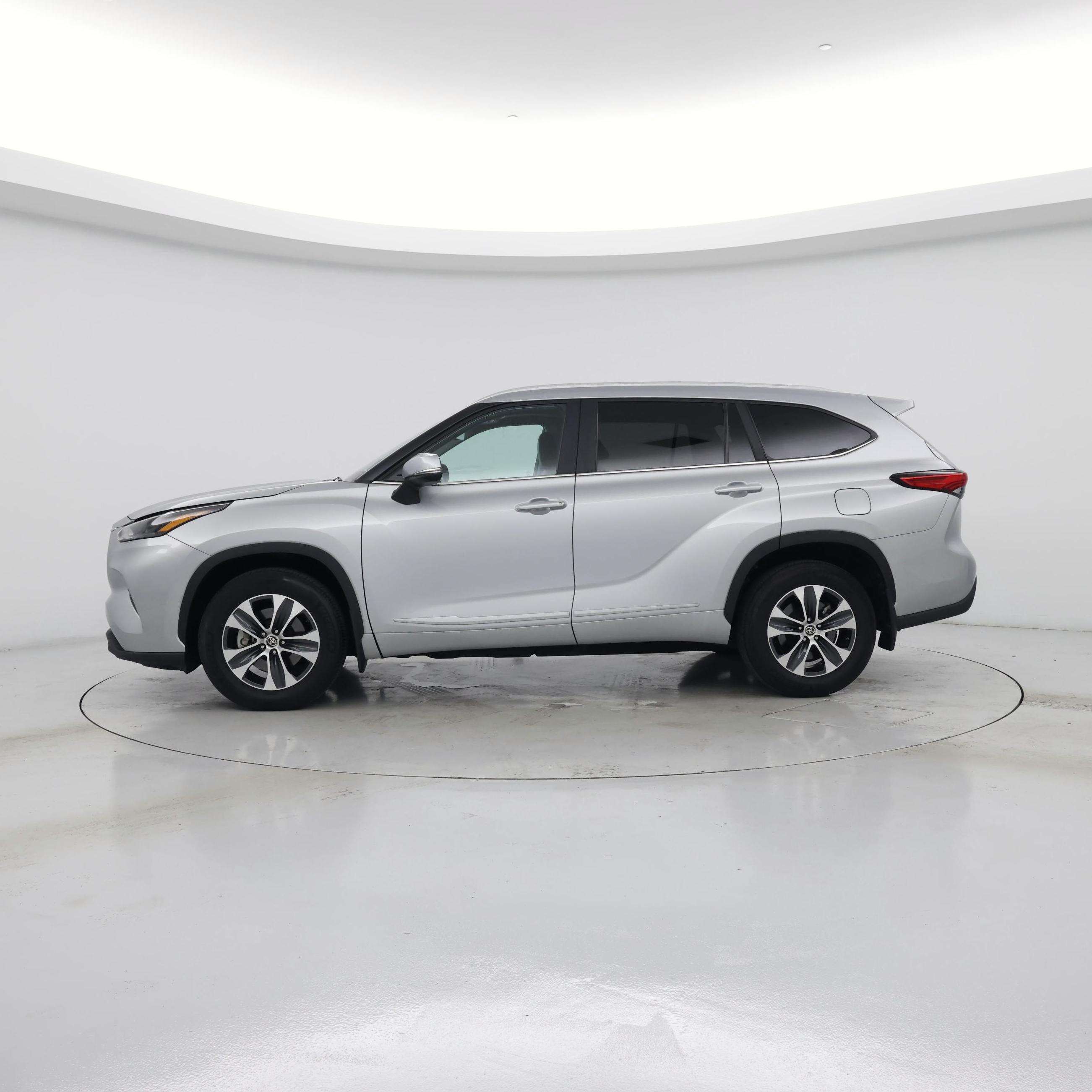 Thumbnail: 2023 Toyota Highlander - 3