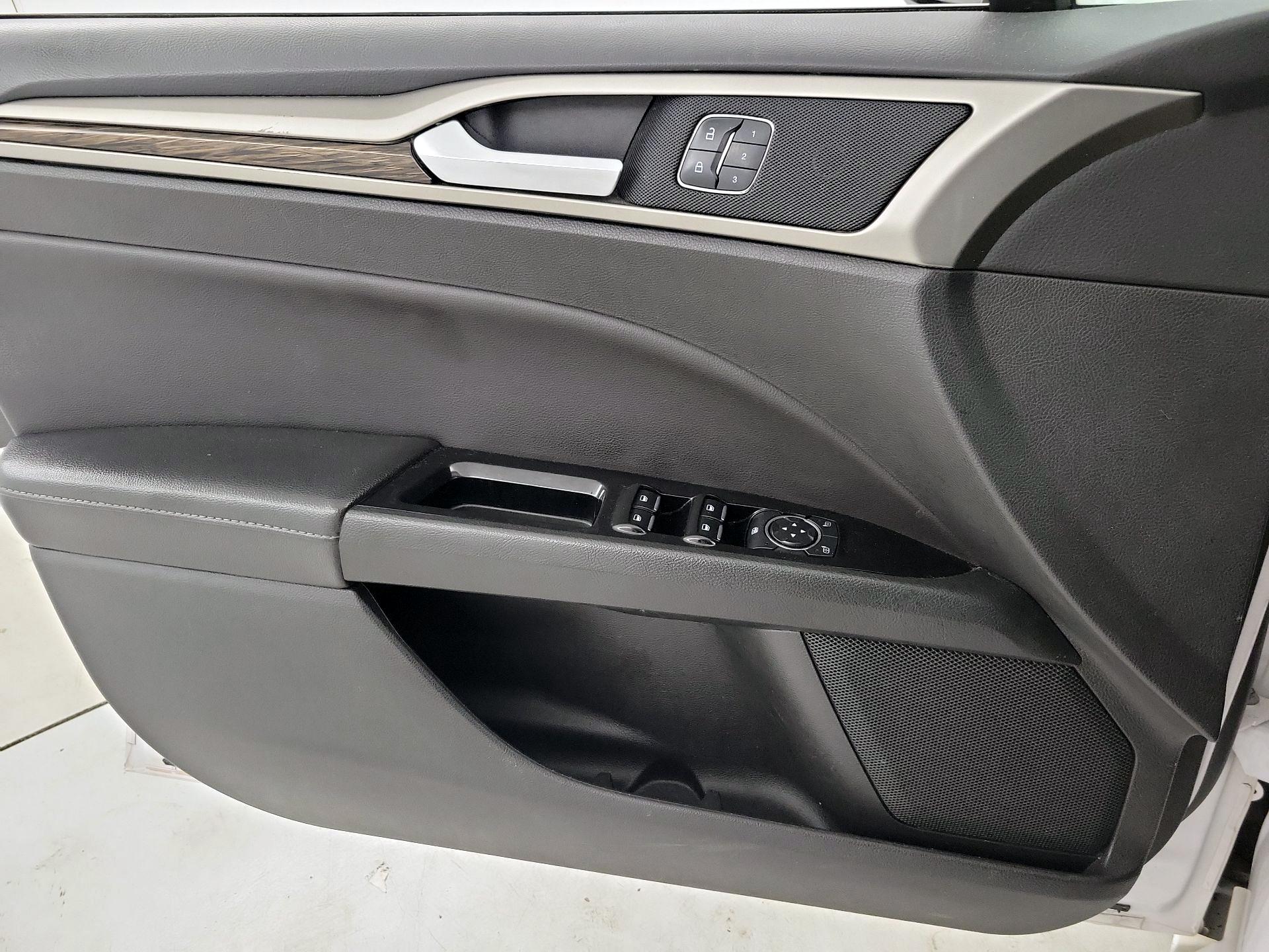 Thumbnail: 2016 Ford Fusion - 12