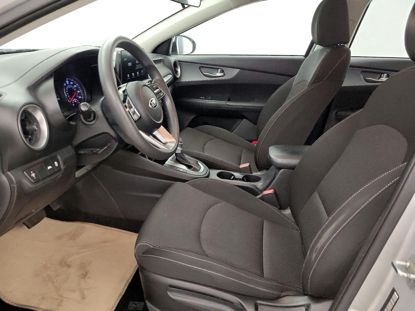 2021 Kia Forte LXS - Photo 12