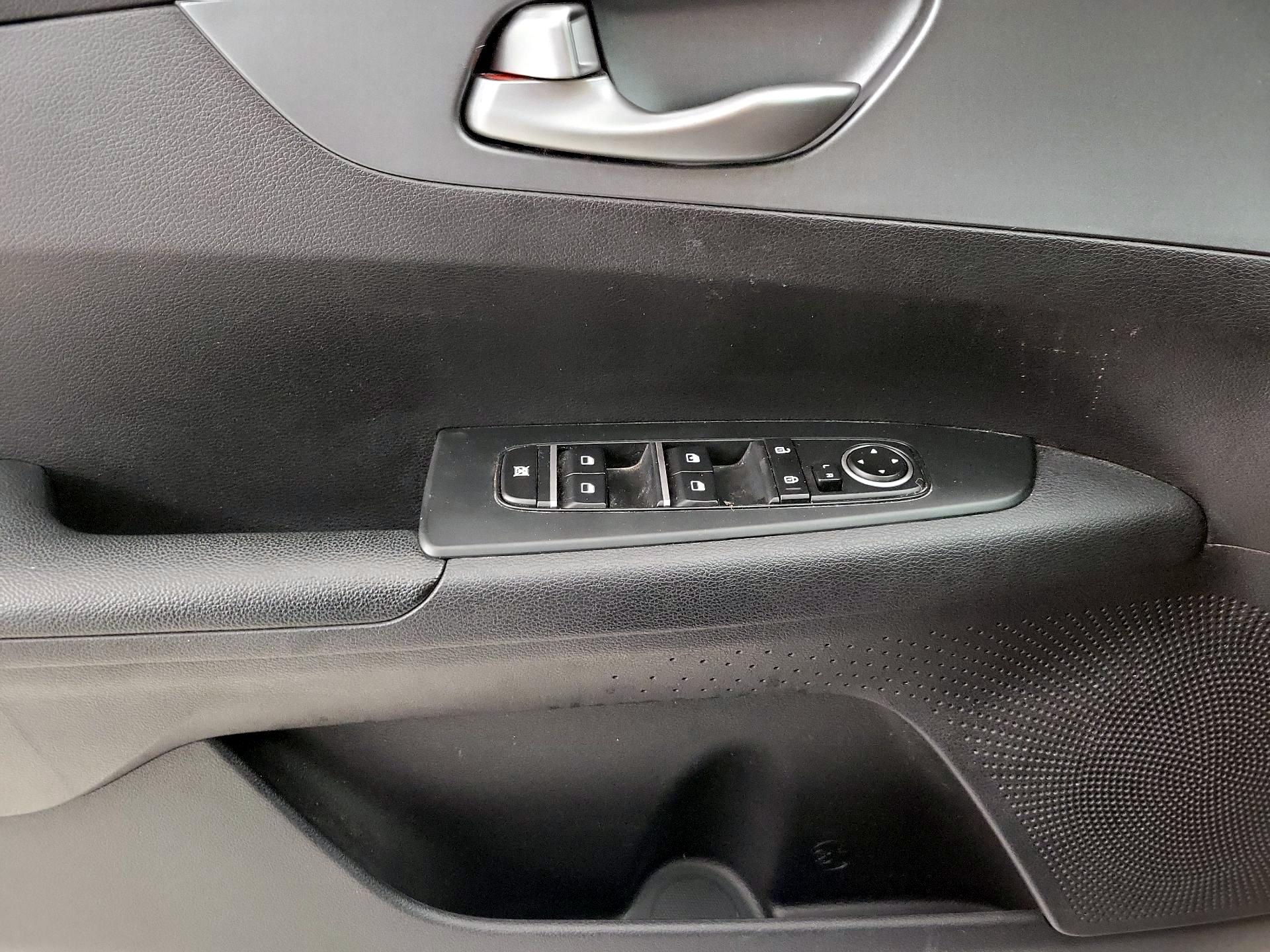 Thumbnail: 2021 Kia Forte - 12