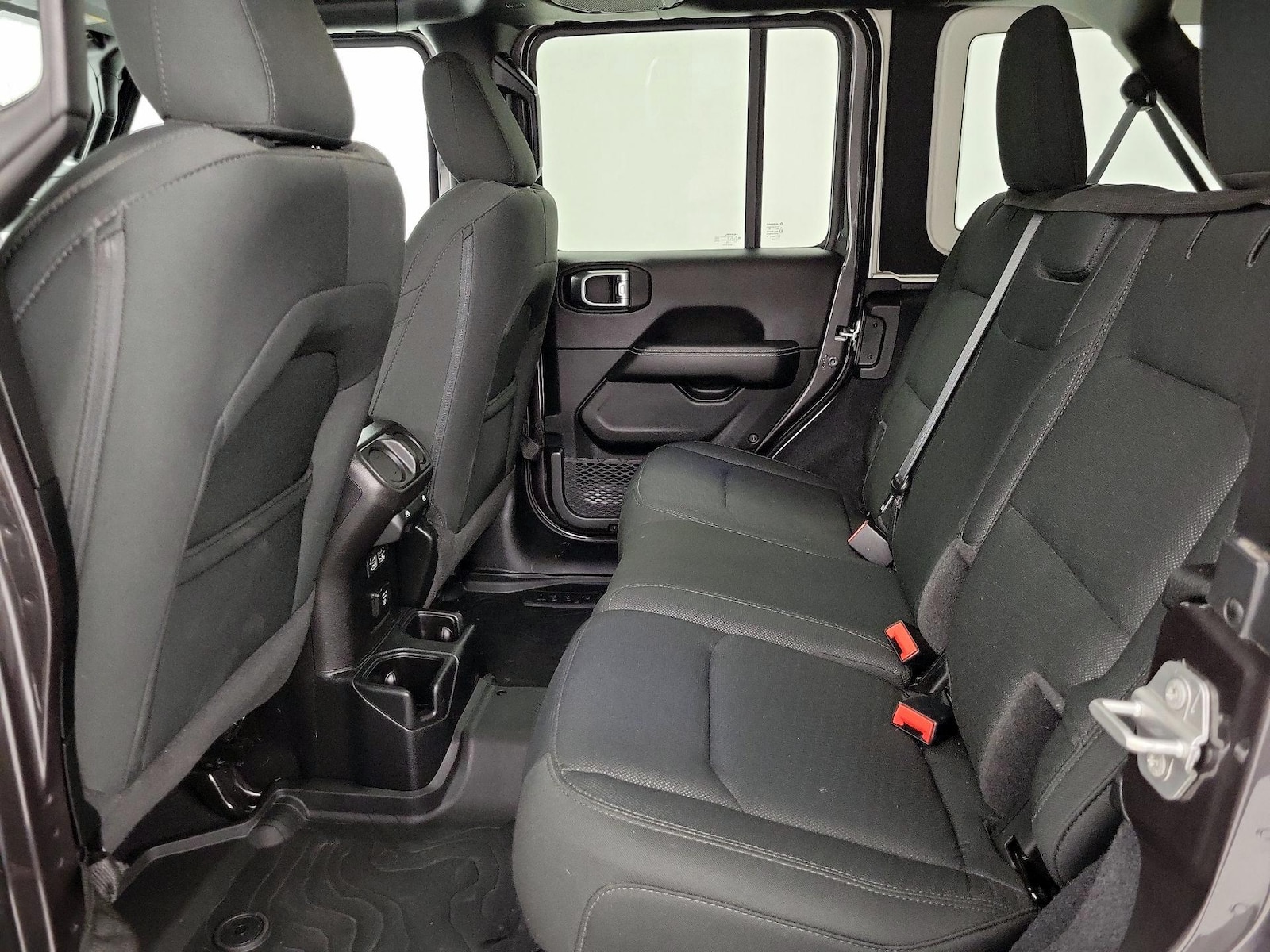 2020 Jeep Wrangler Unlimited Sahara - Photo 20