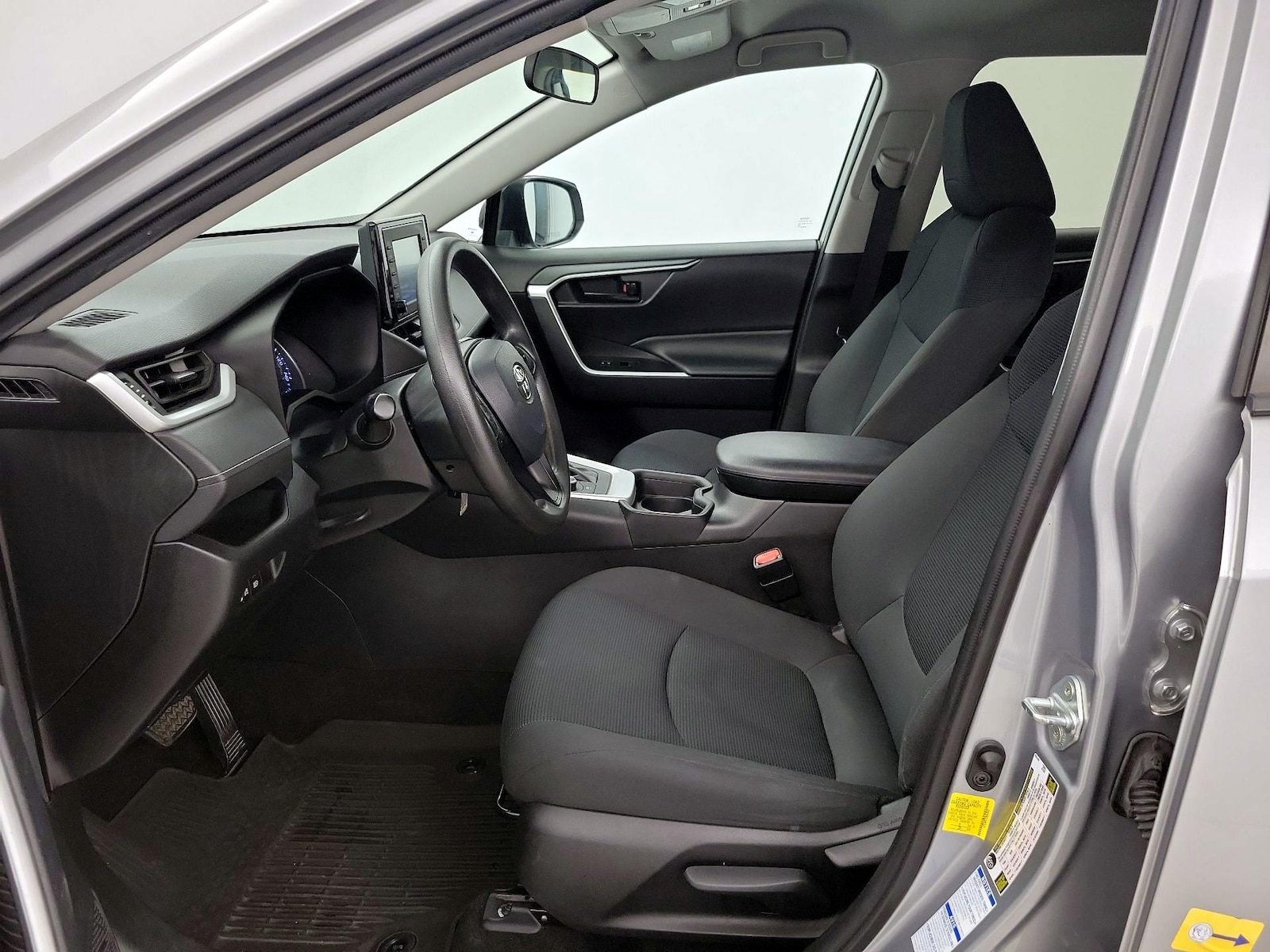 2021 Toyota RAV4 LE - Photo 12