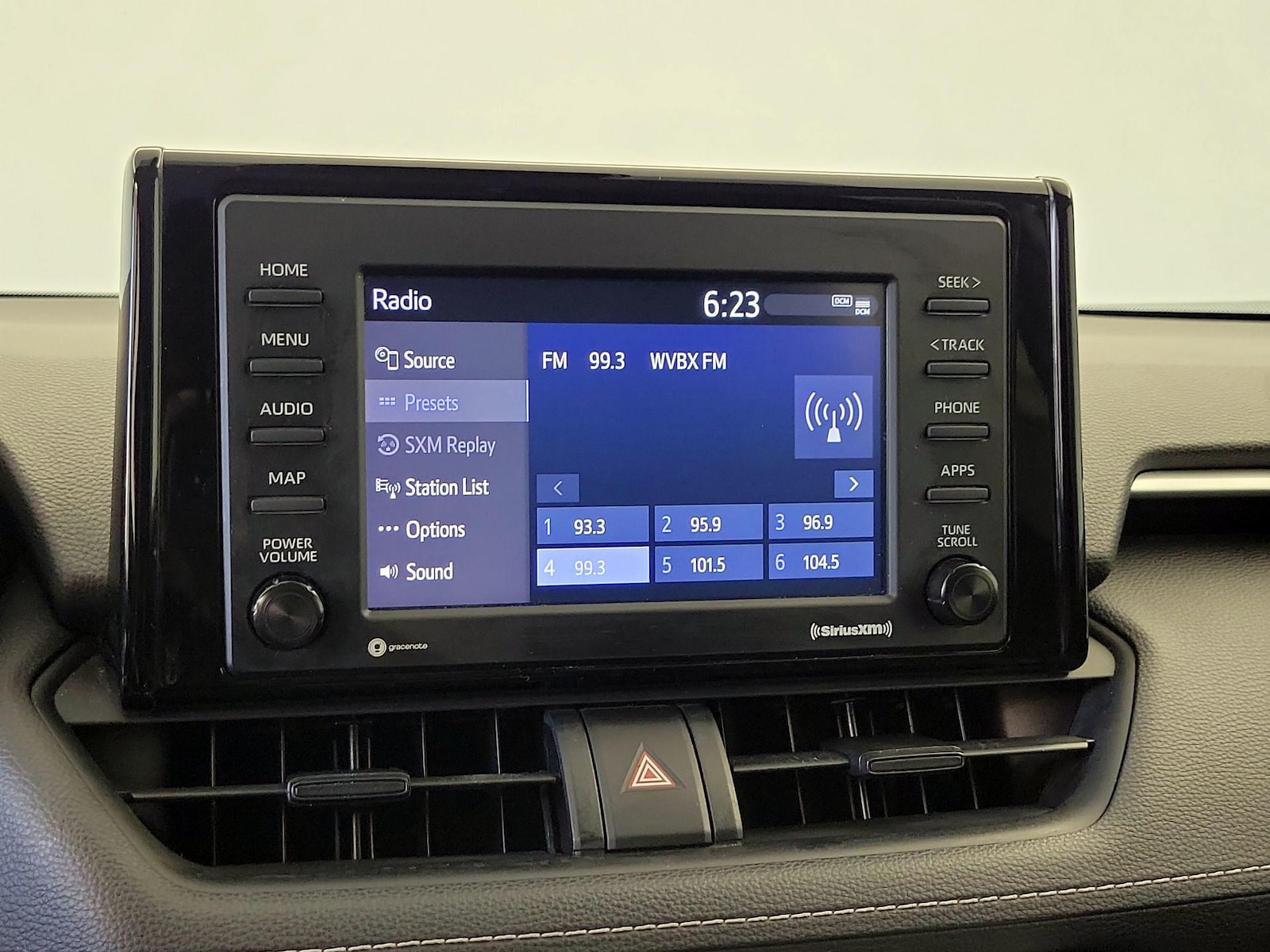 2021 Toyota RAV4 LE - Photo 16