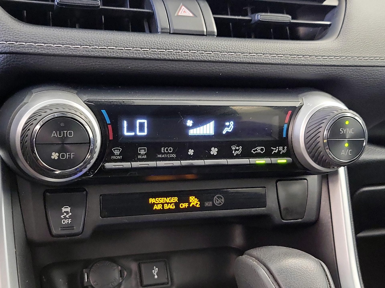 2021 Toyota RAV4 LE - Photo 17