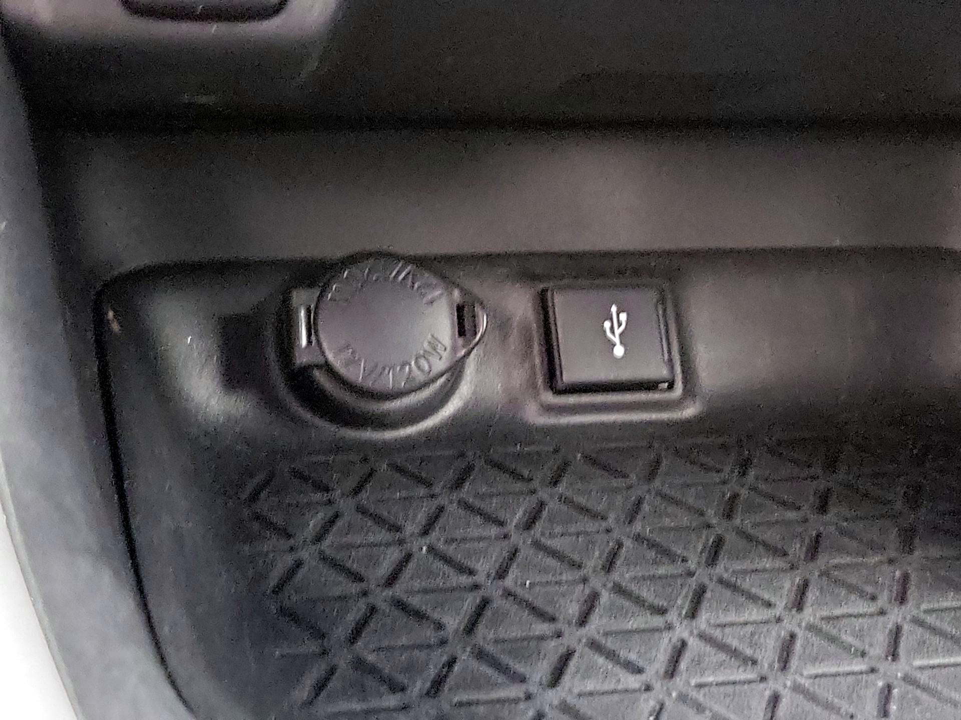 Thumbnail: 2021 Toyota RAV4 - 18