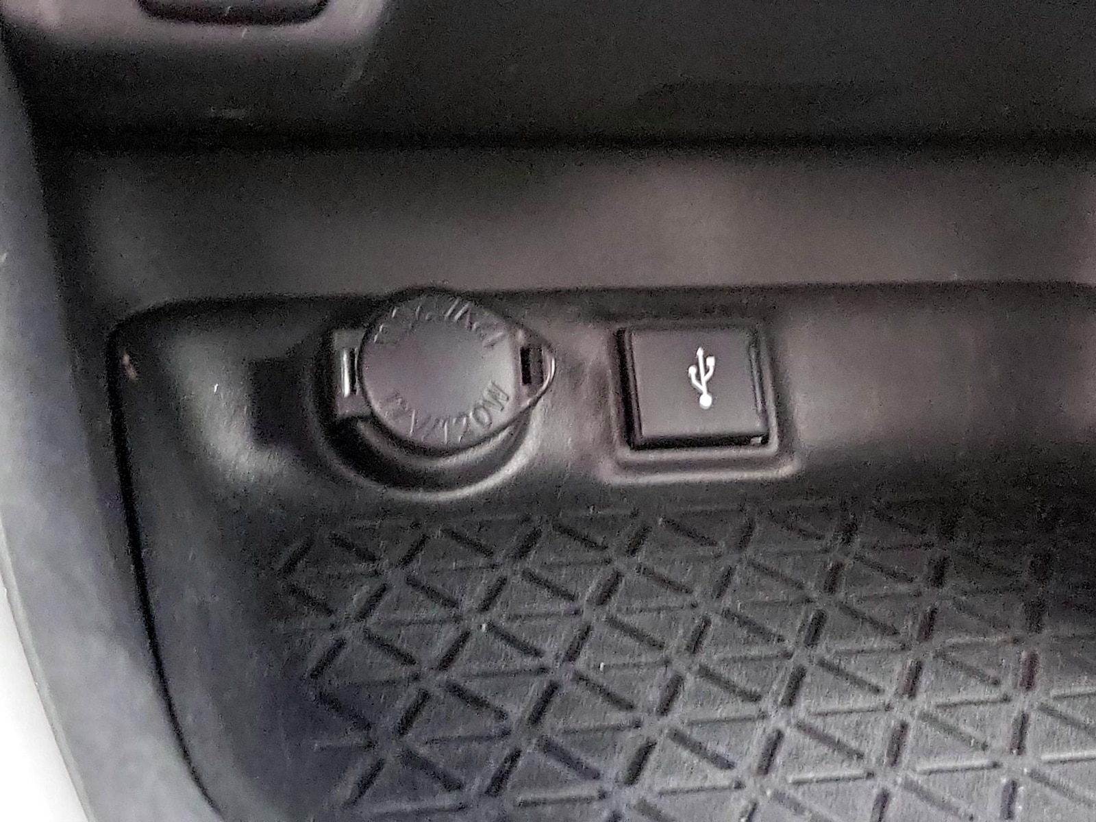 2021 Toyota RAV4 LE - Photo 19