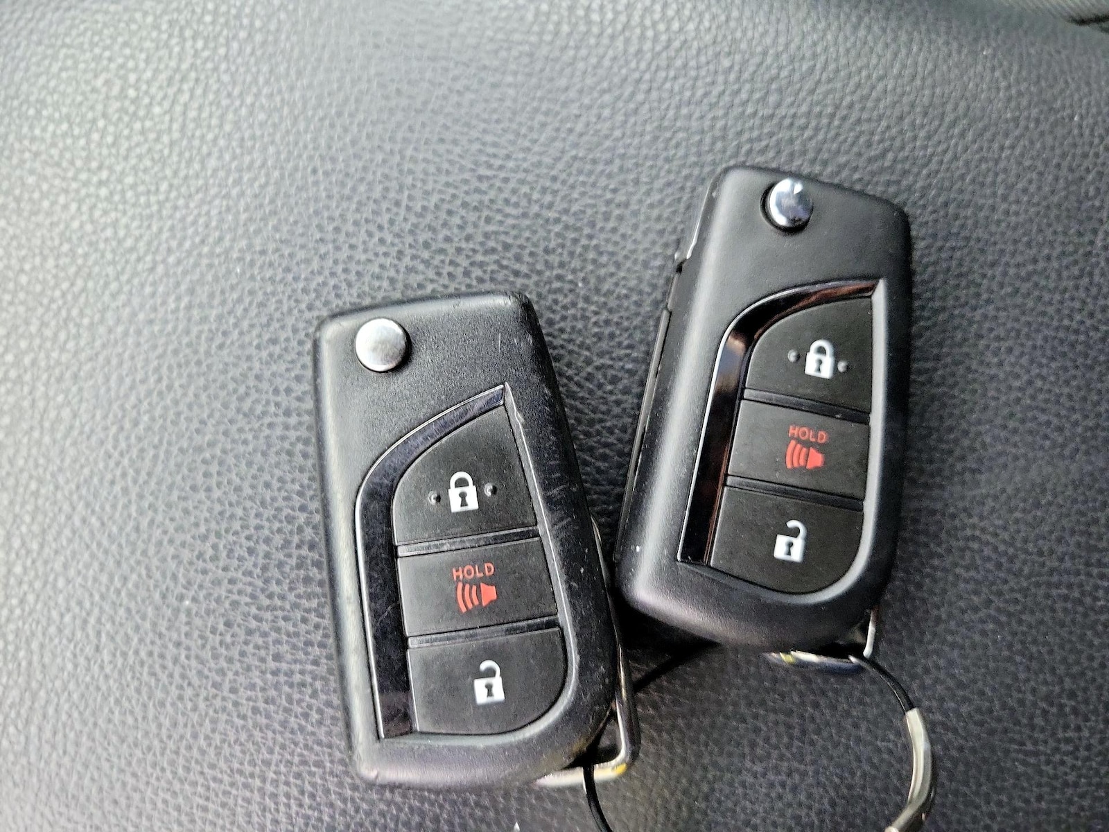 2021 Toyota RAV4 LE - Photo 23