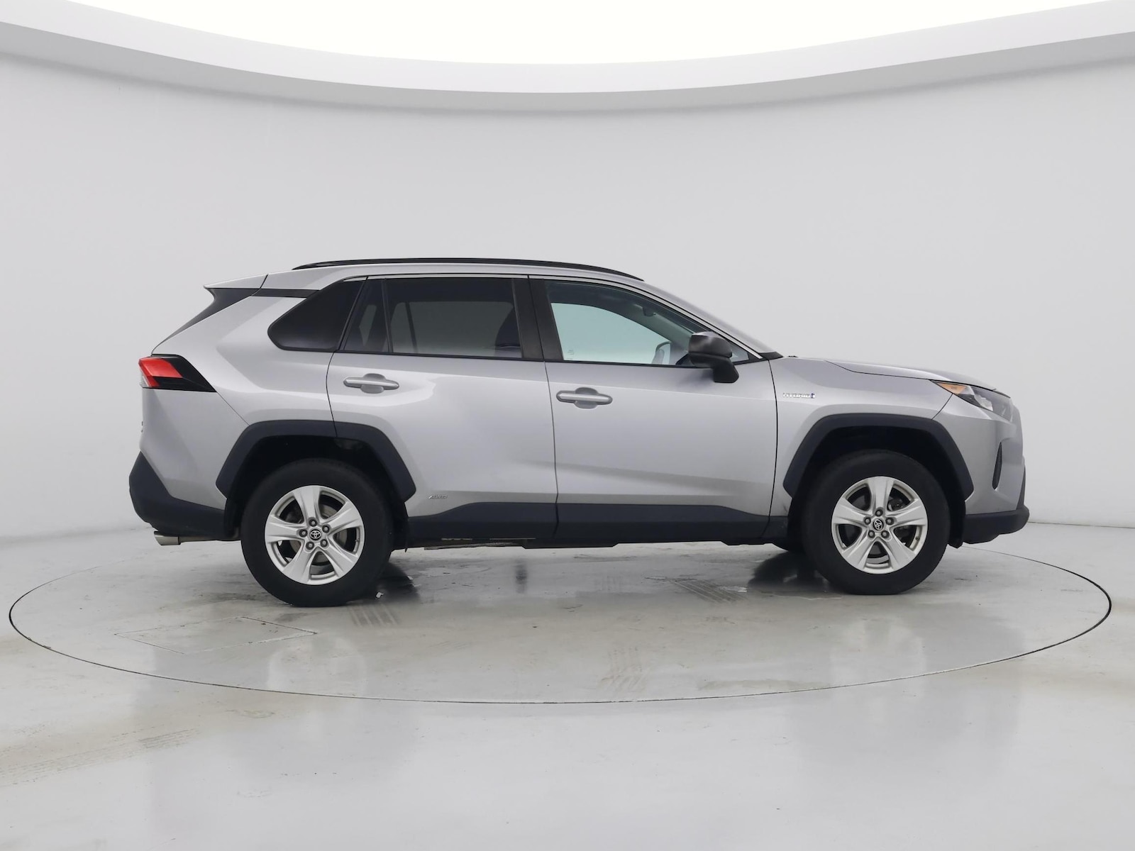 2021 Toyota RAV4 LE - Photo 8