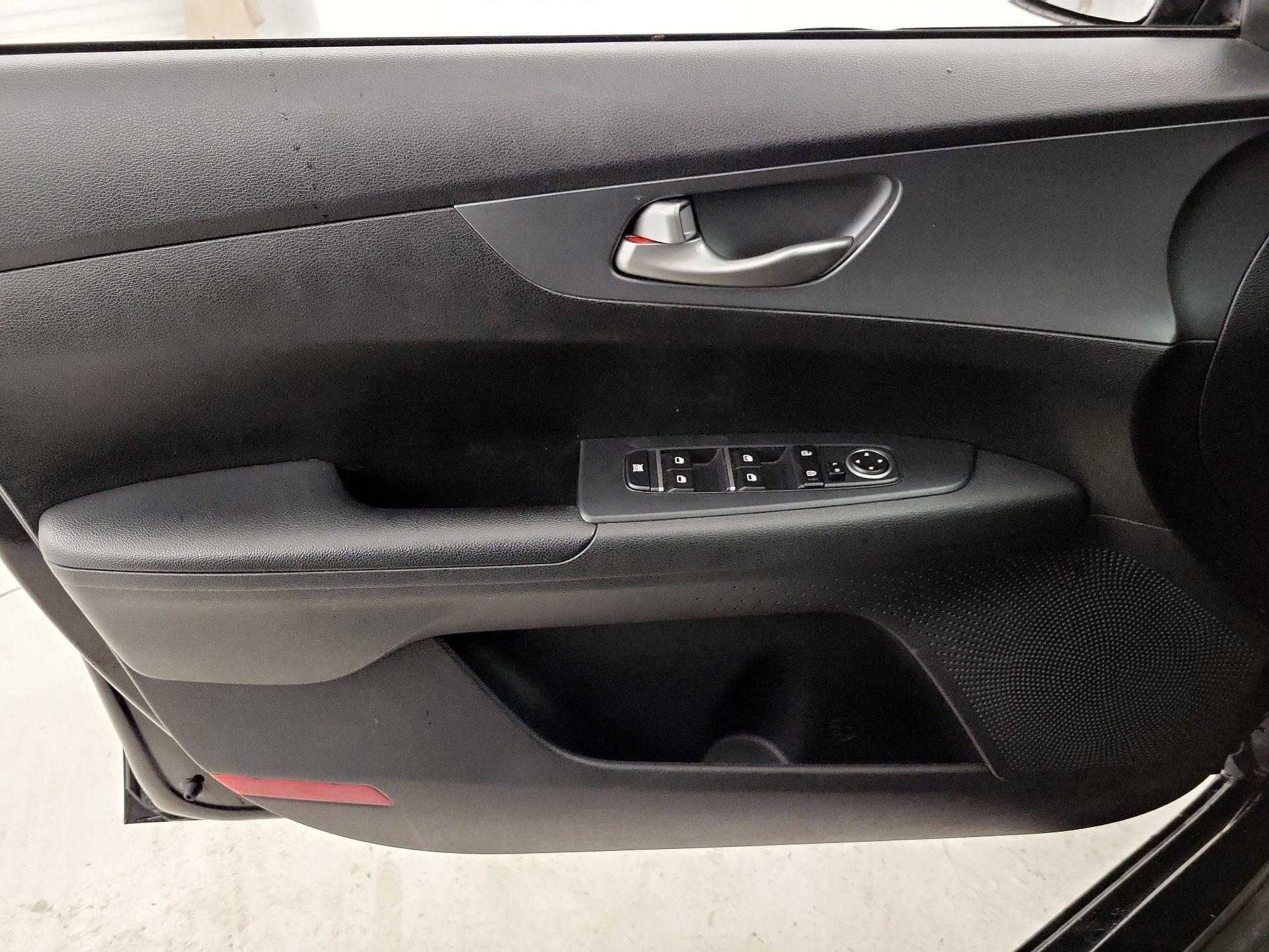 Thumbnail: 2020 Kia Forte - 12