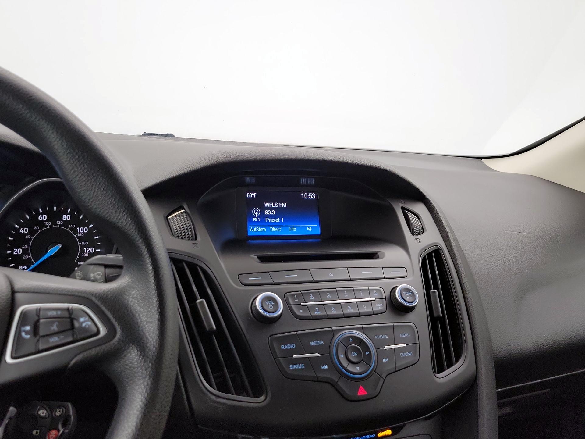 Thumbnail: 2017 Ford Focus - 15