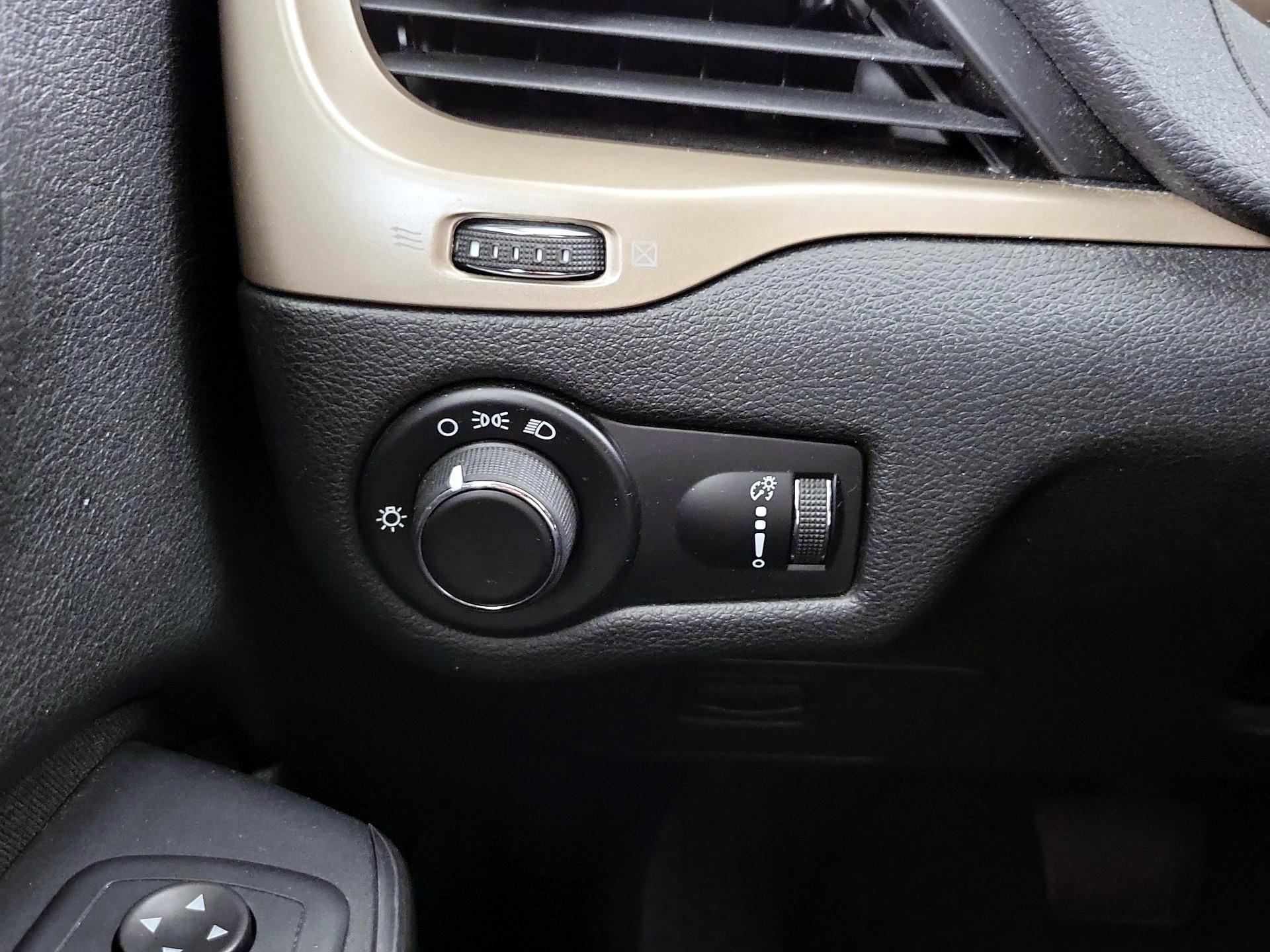 Thumbnail: 2016 Jeep Cherokee - 13