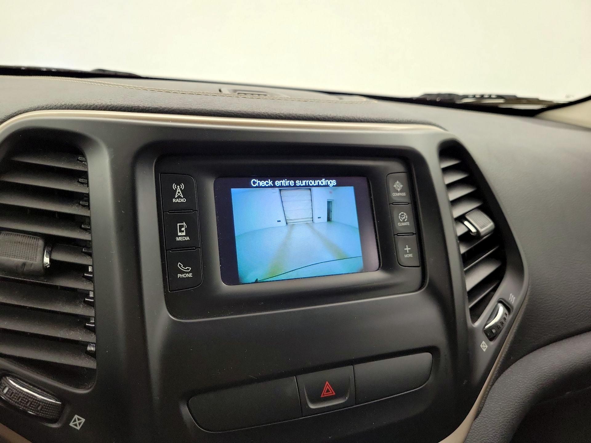 Thumbnail: 2016 Jeep Cherokee - 14