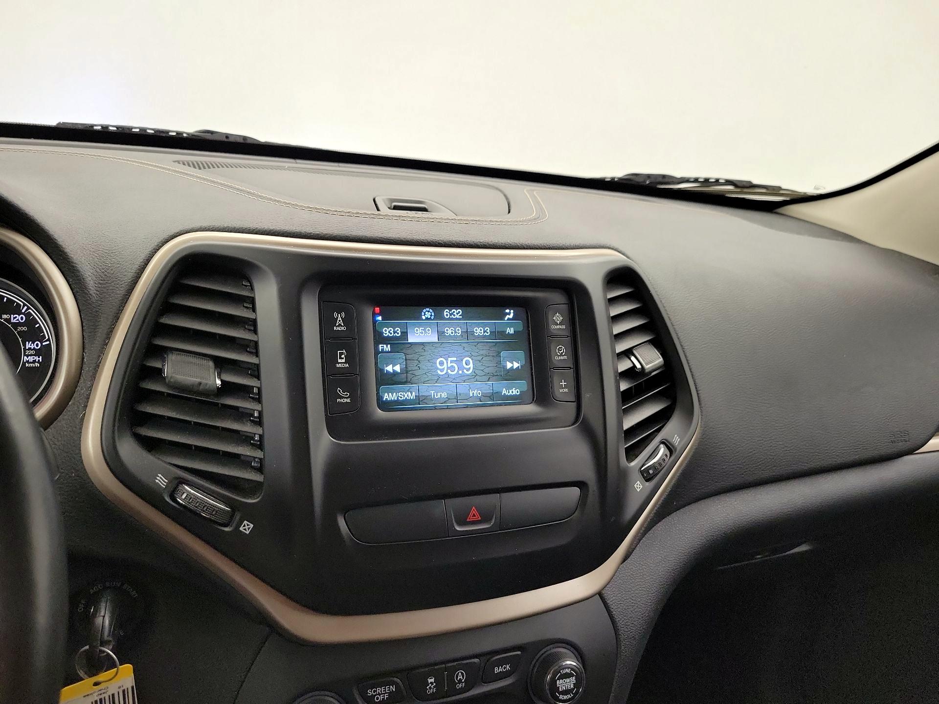 Thumbnail: 2016 Jeep Cherokee - 15