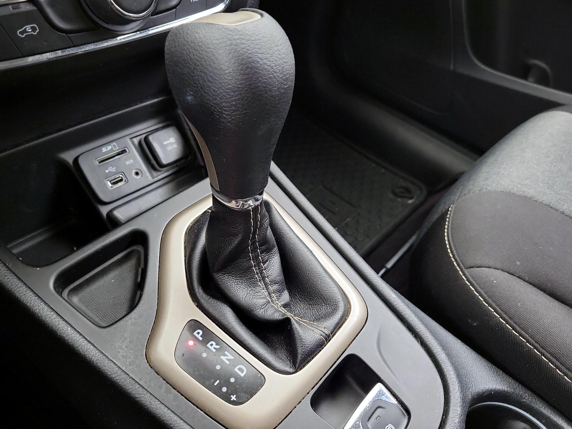 Thumbnail: 2016 Jeep Cherokee - 17