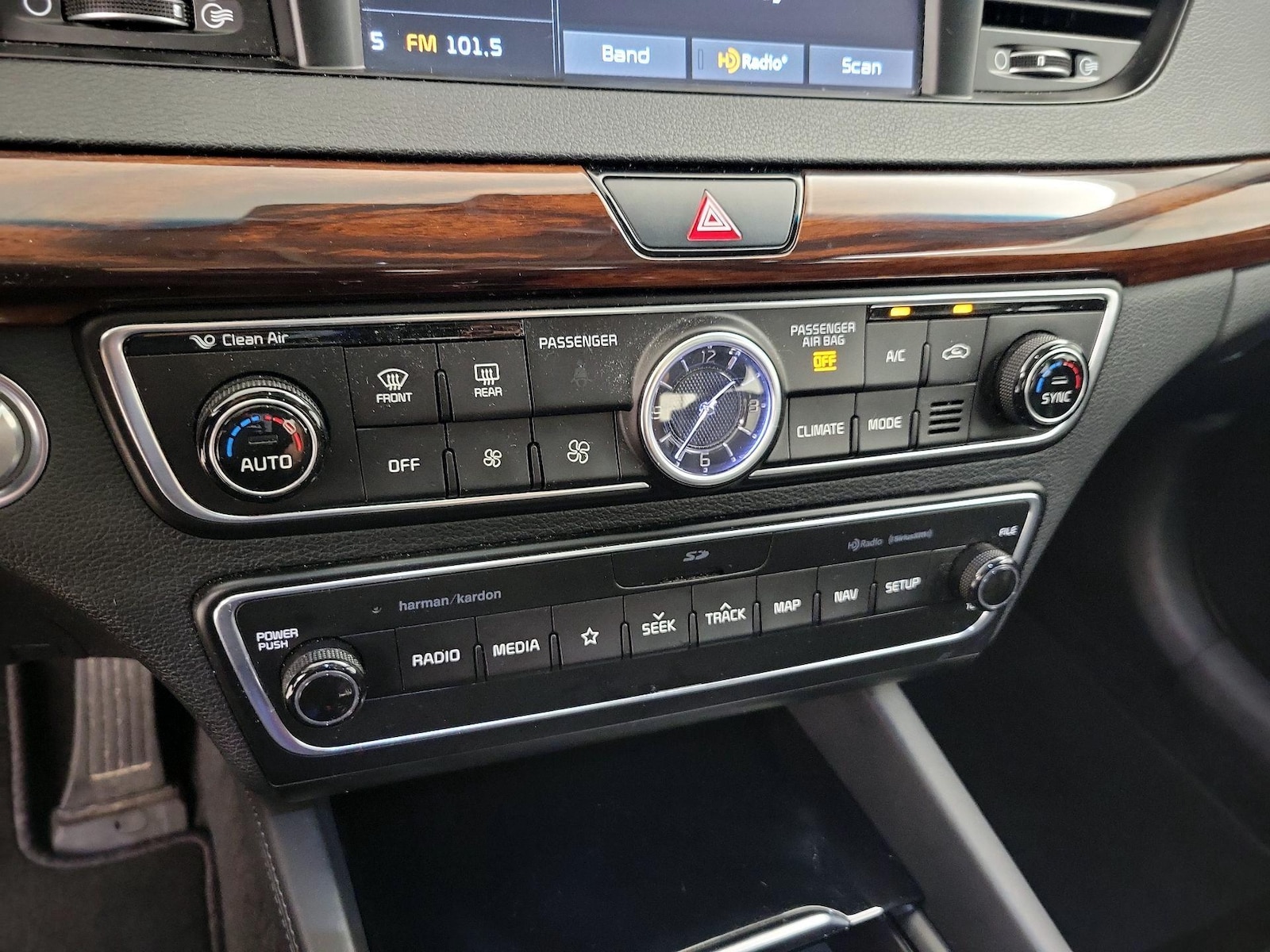 2019 Kia Cadenza Technology - Photo 18