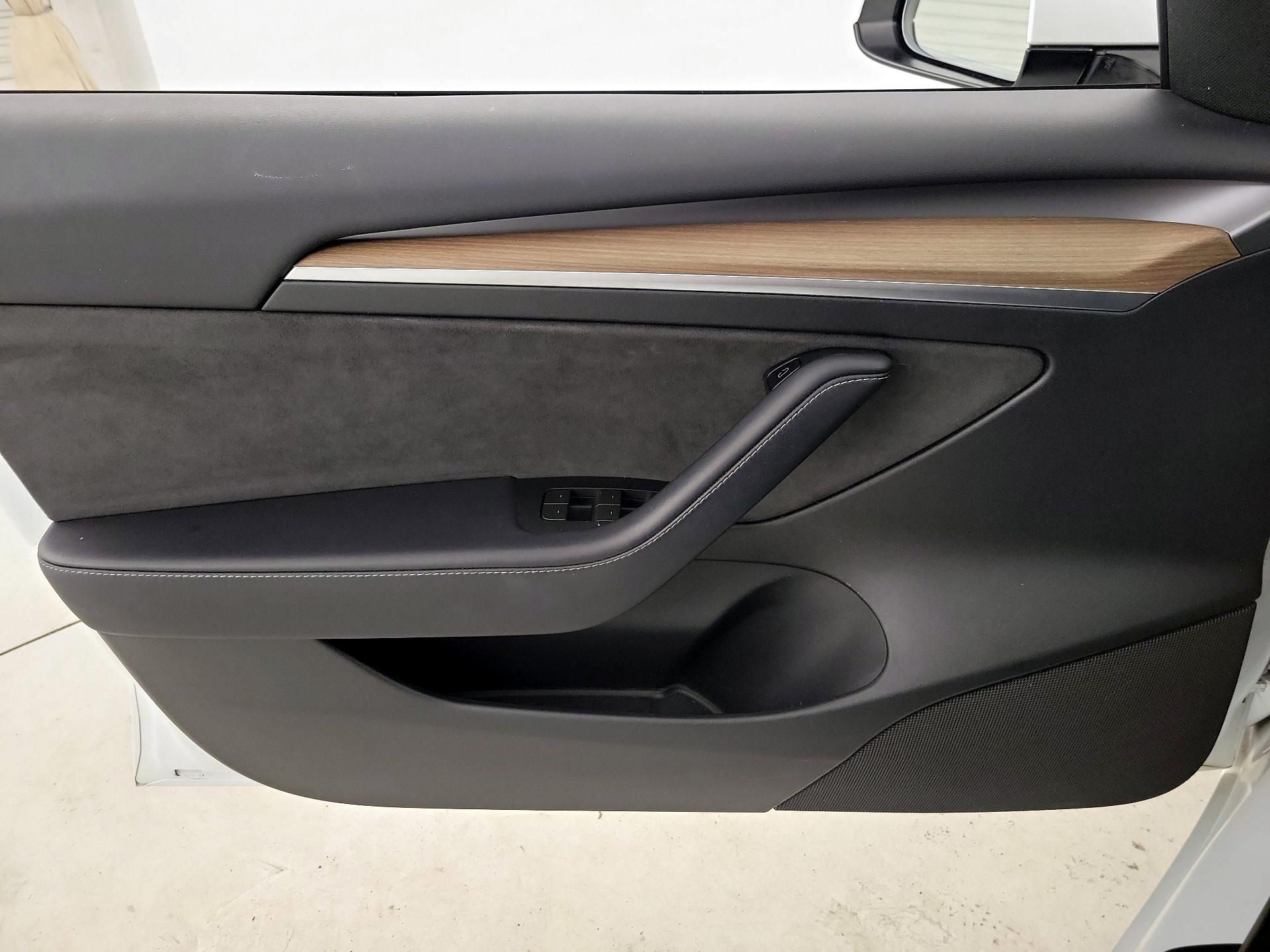 Thumbnail: 2023 Tesla Model 3 - 12