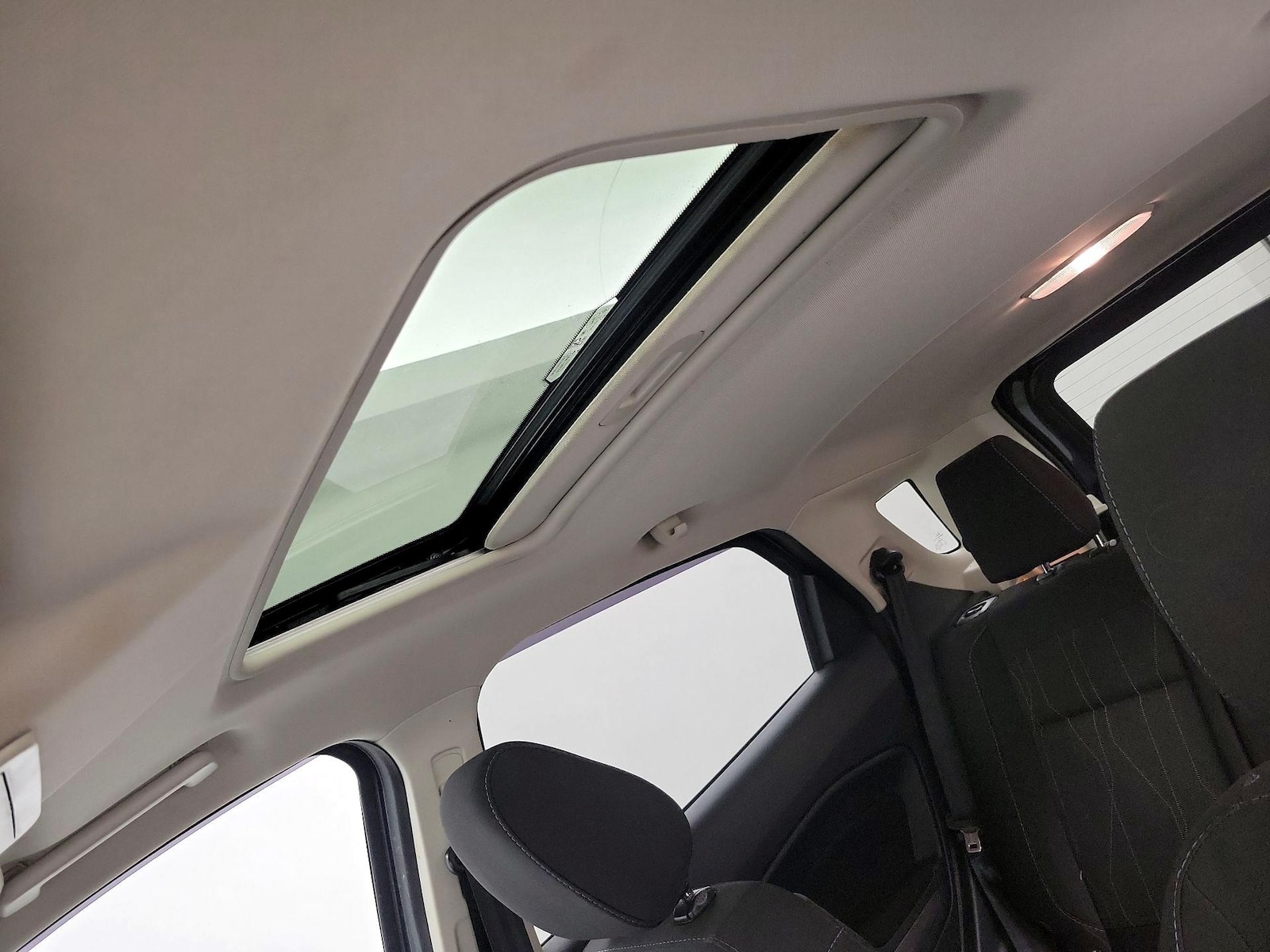 Sunroof(s) & Overhead Airbags