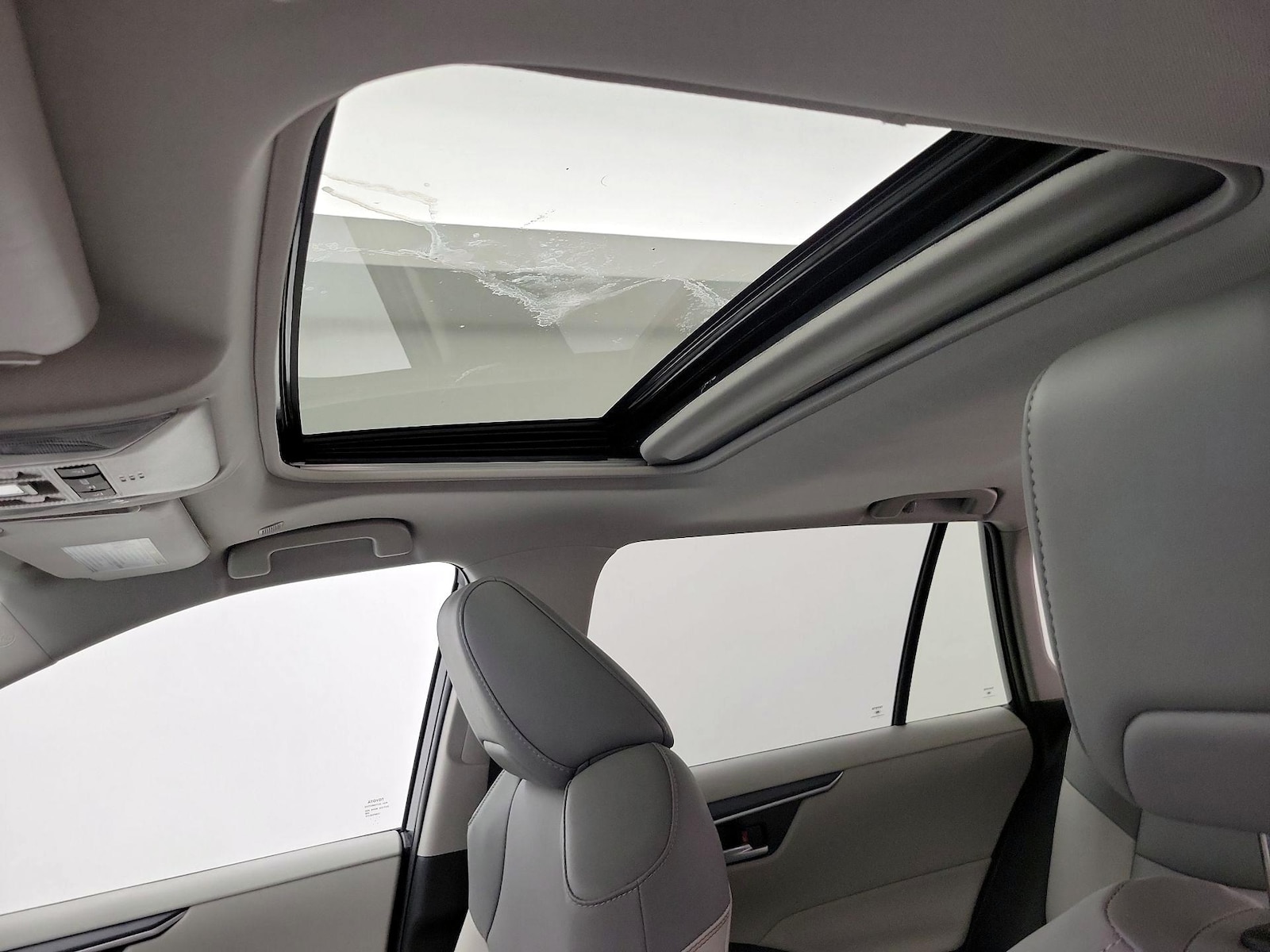 Sunroof(s) & Overhead Airbags