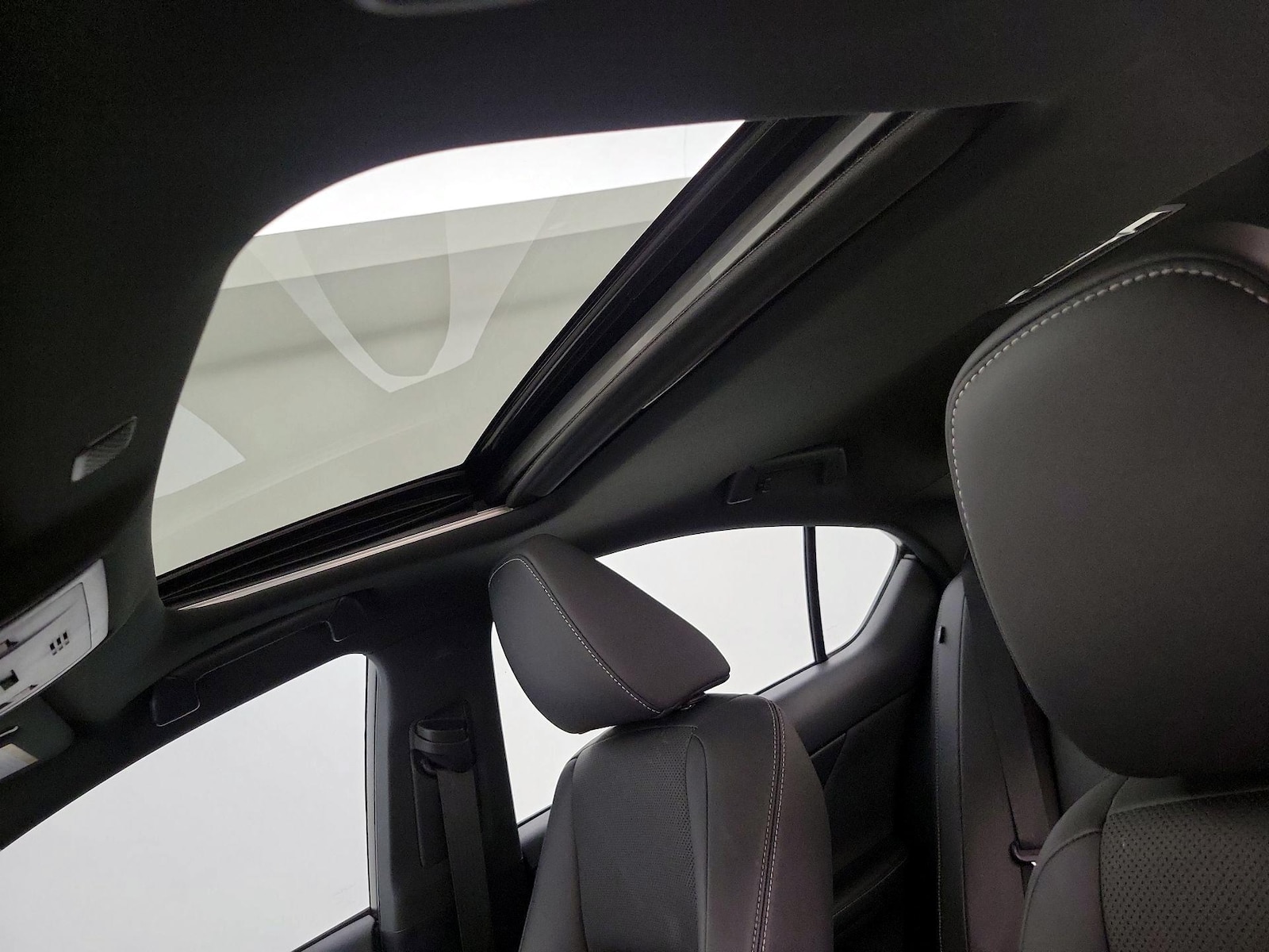 Sunroof(s) & Overhead Airbags