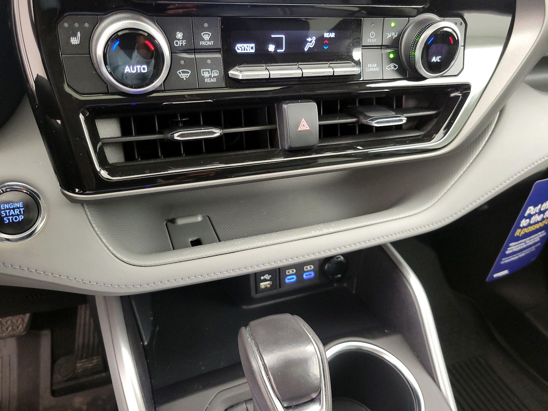 Thumbnail: 2022 Toyota Highlander - 17