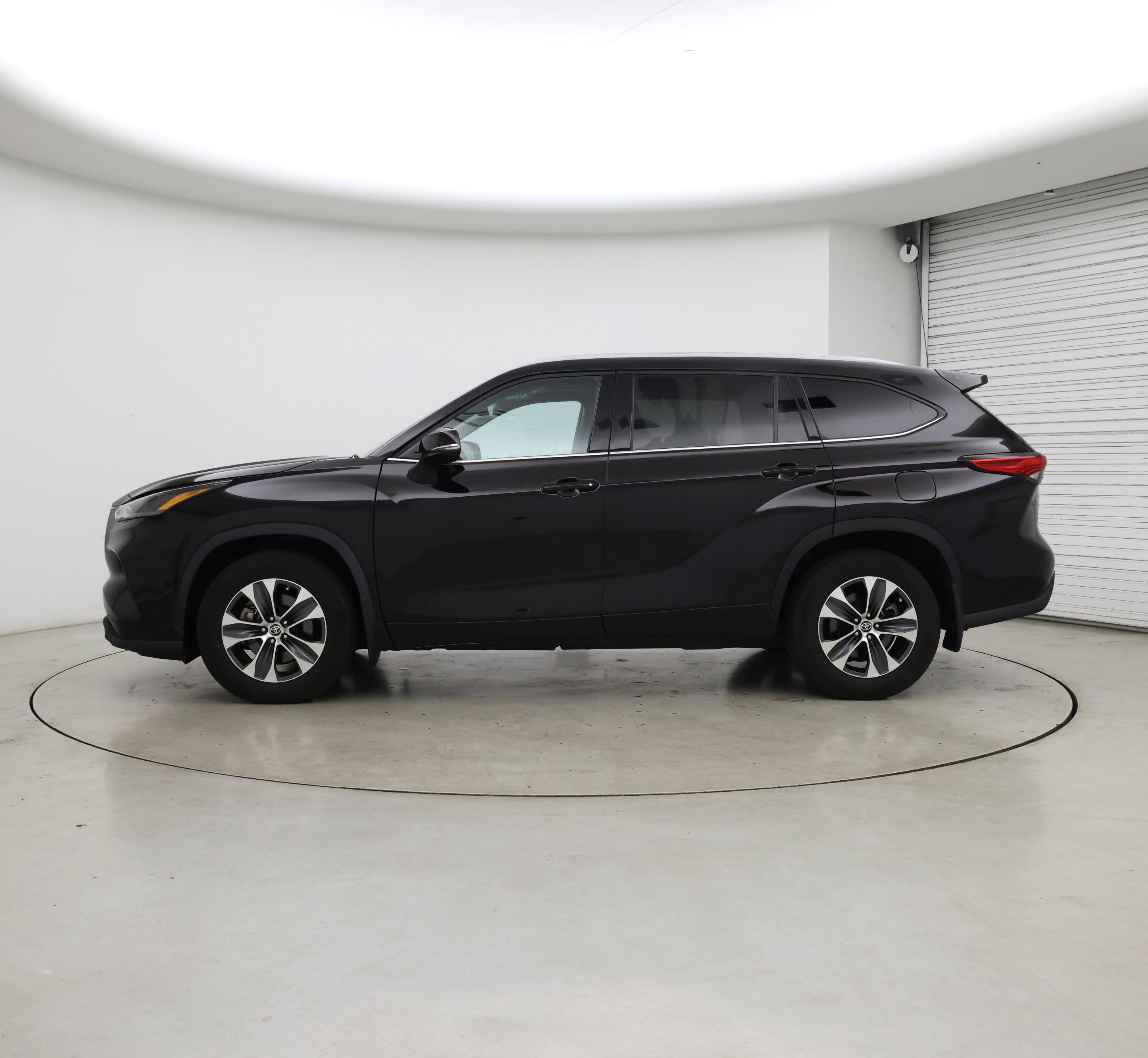 Thumbnail: 2022 Toyota Highlander - 3